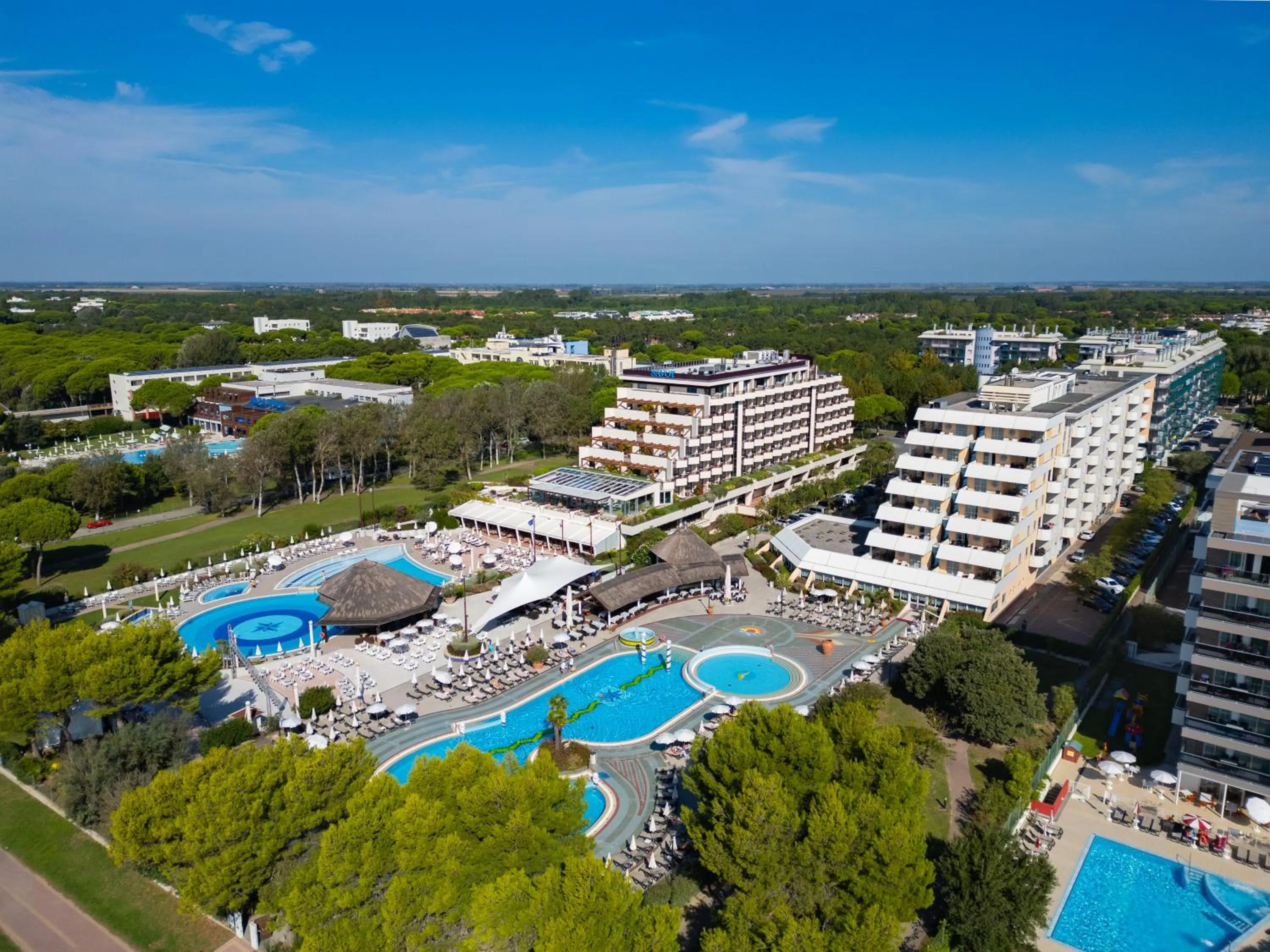 Property building in Aparthotel Holiday