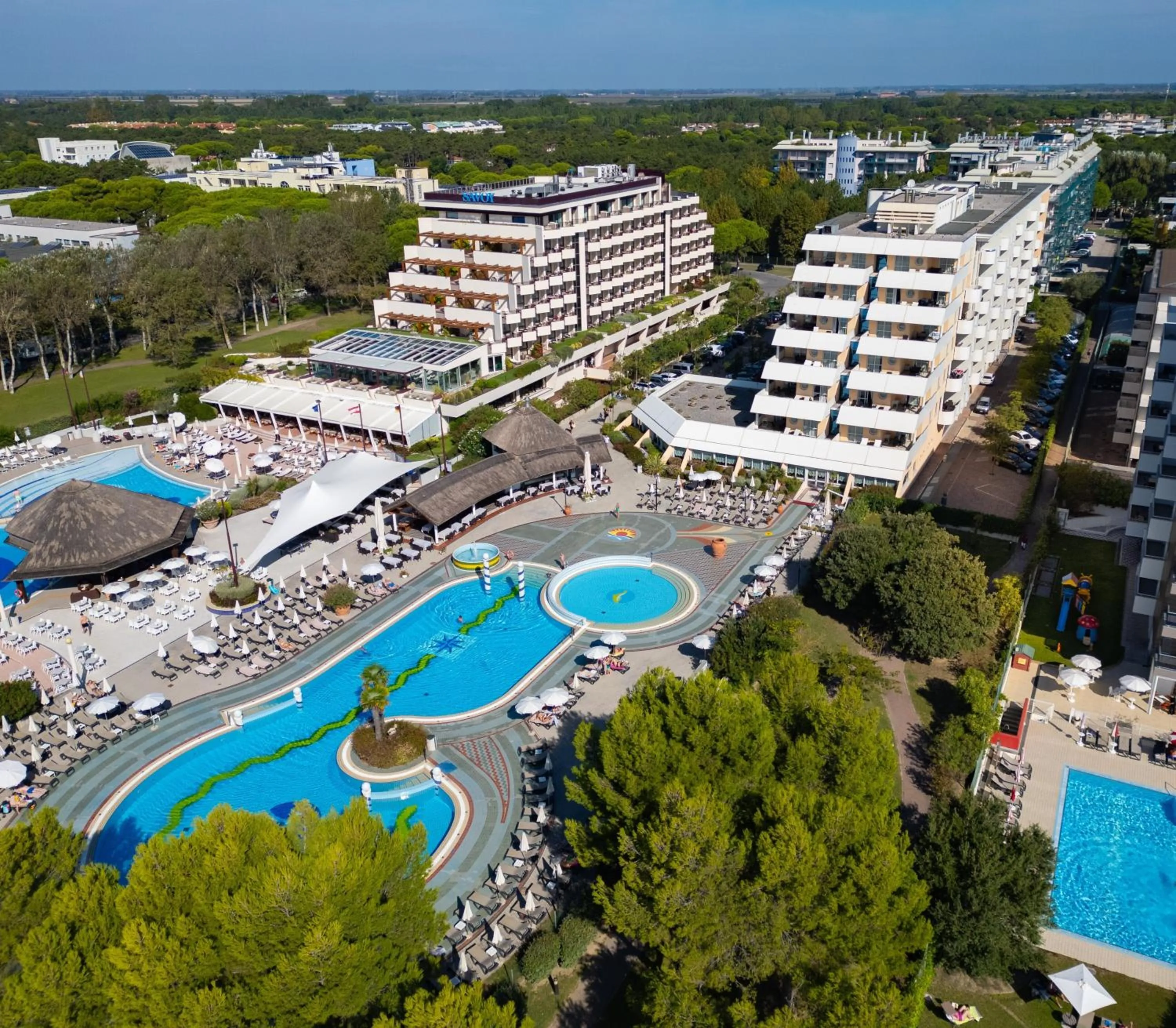 Property building in Aparthotel Holiday