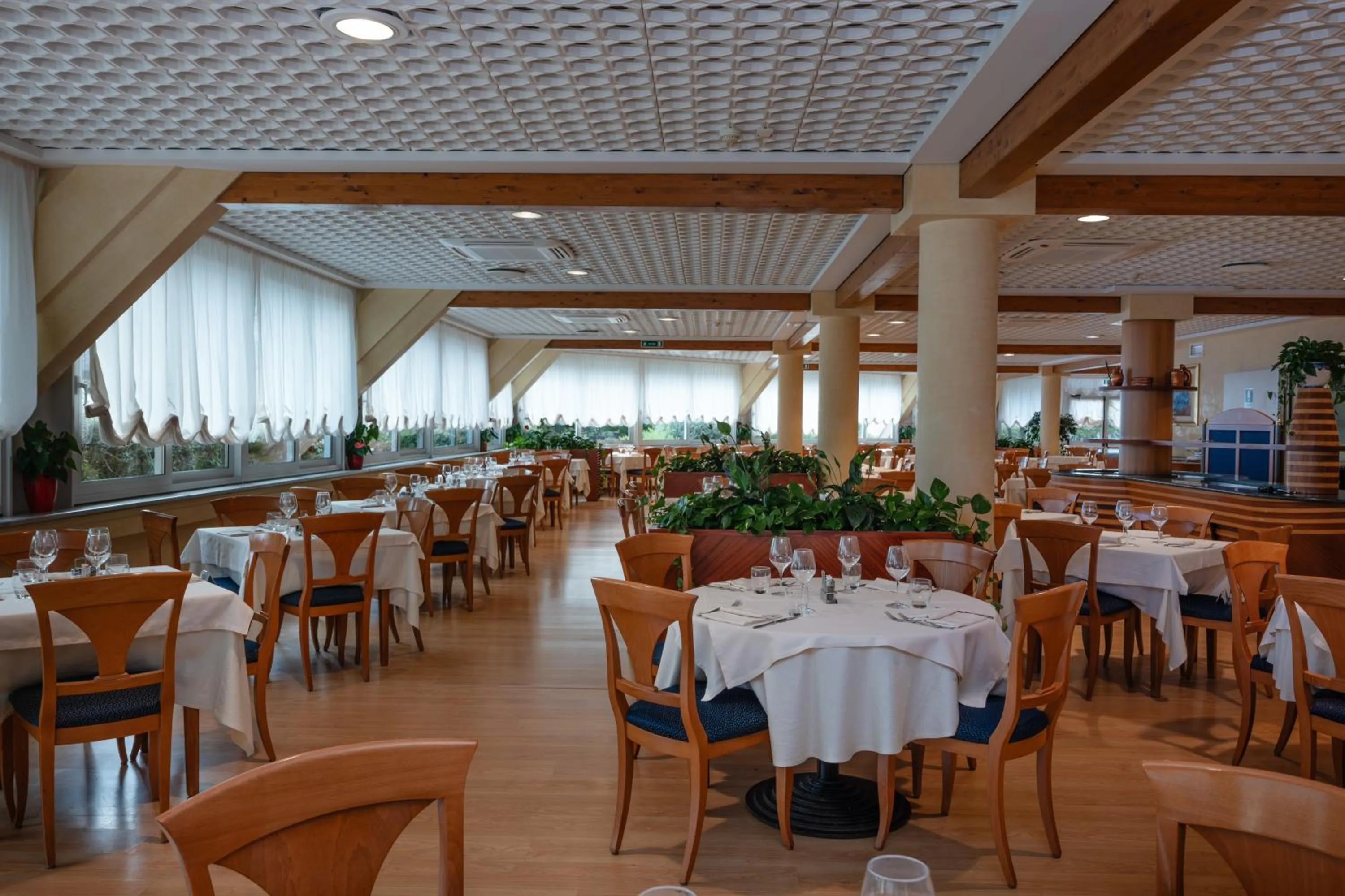 Restaurant/places to eat in Aparthotel Holiday