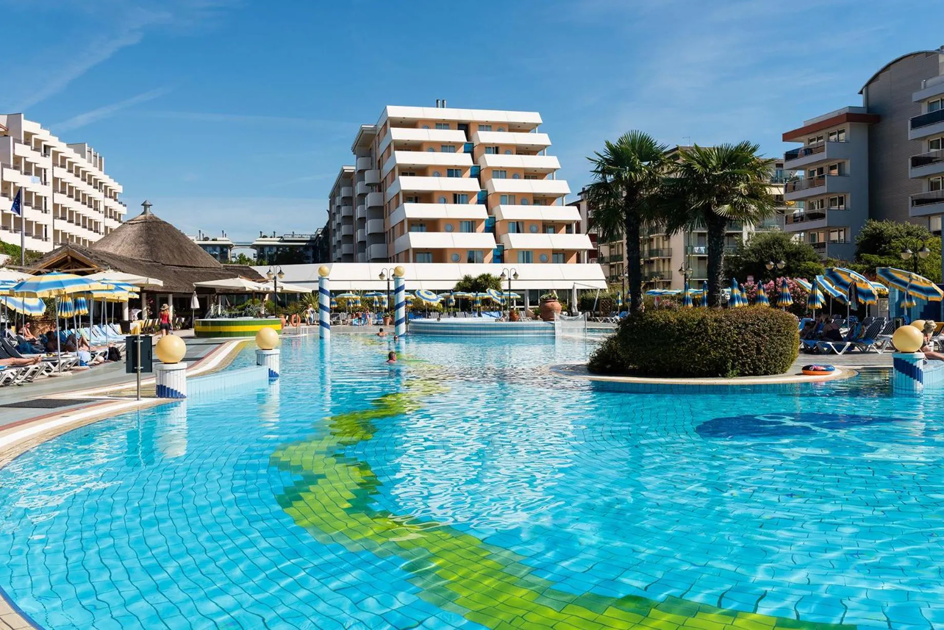 Property building in Aparthotel Holiday