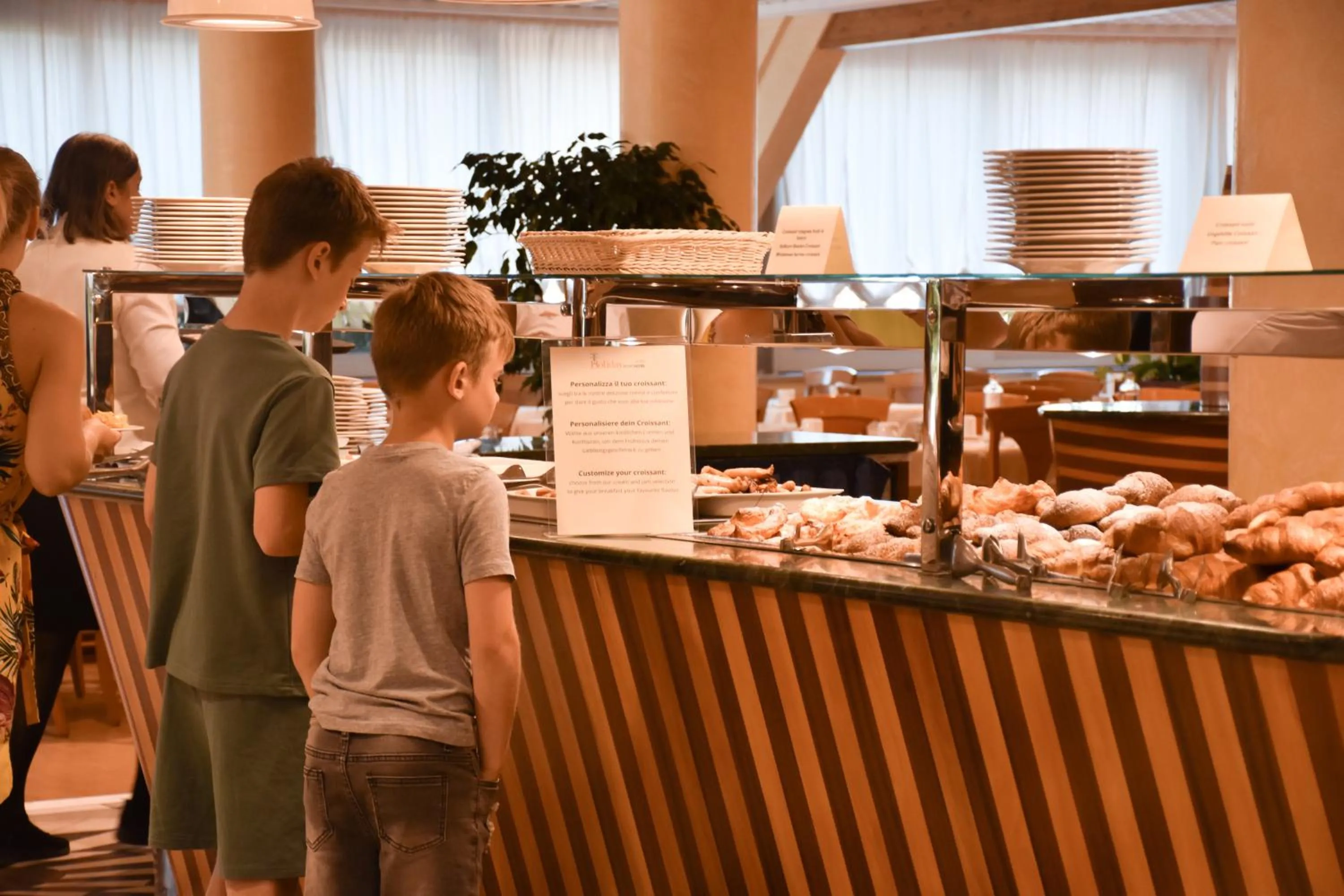 Restaurant/places to eat in Aparthotel Holiday