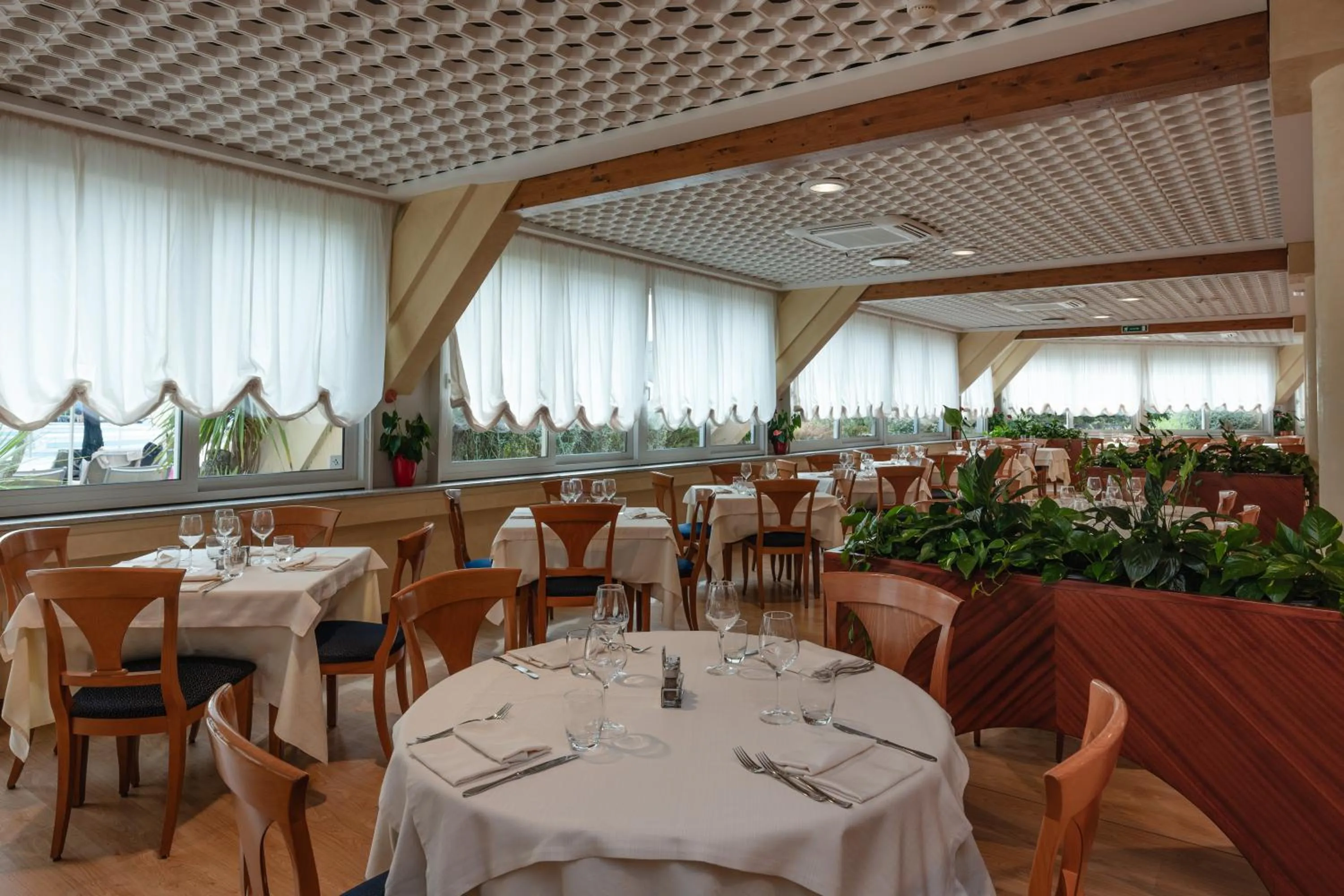 Restaurant/places to eat in Aparthotel Holiday