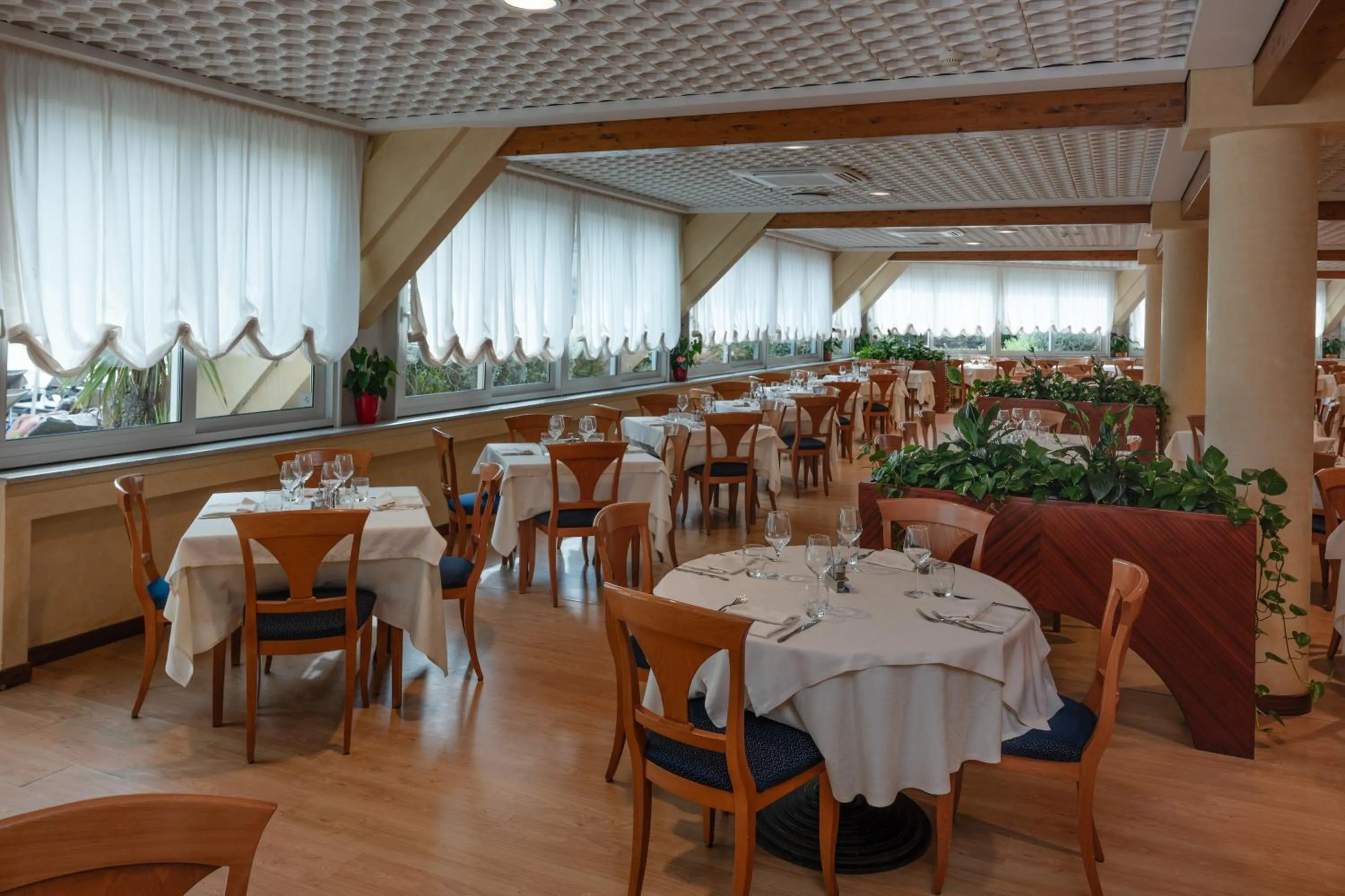 Restaurant/places to eat in Aparthotel Holiday