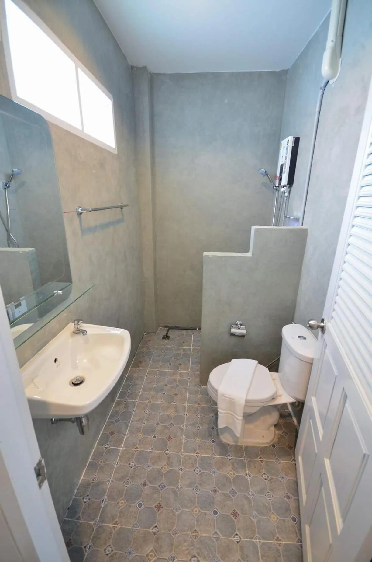 Bathroom in Bianco House Resort