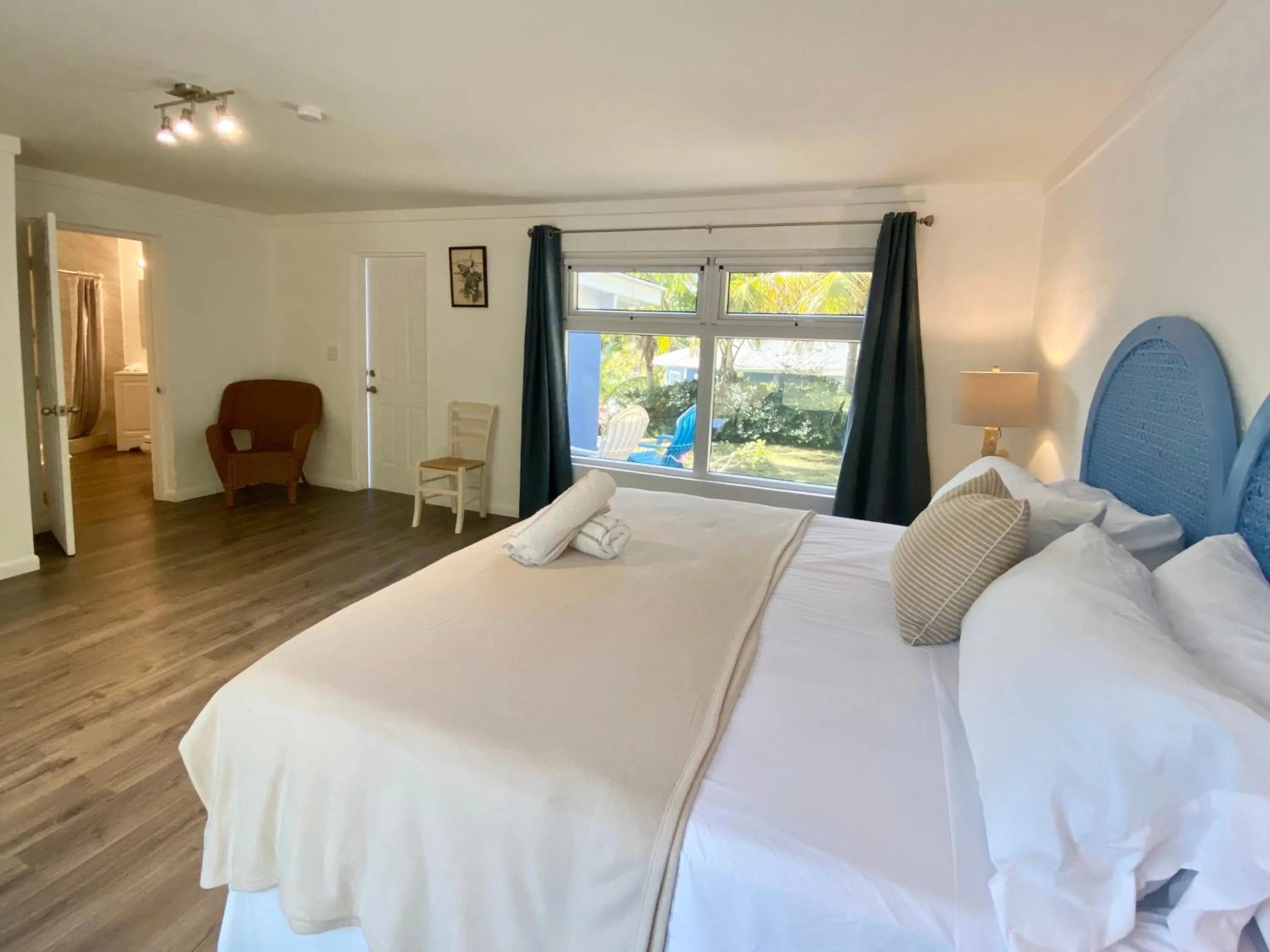 Bed in The Sunset Cove and Rainbow Room