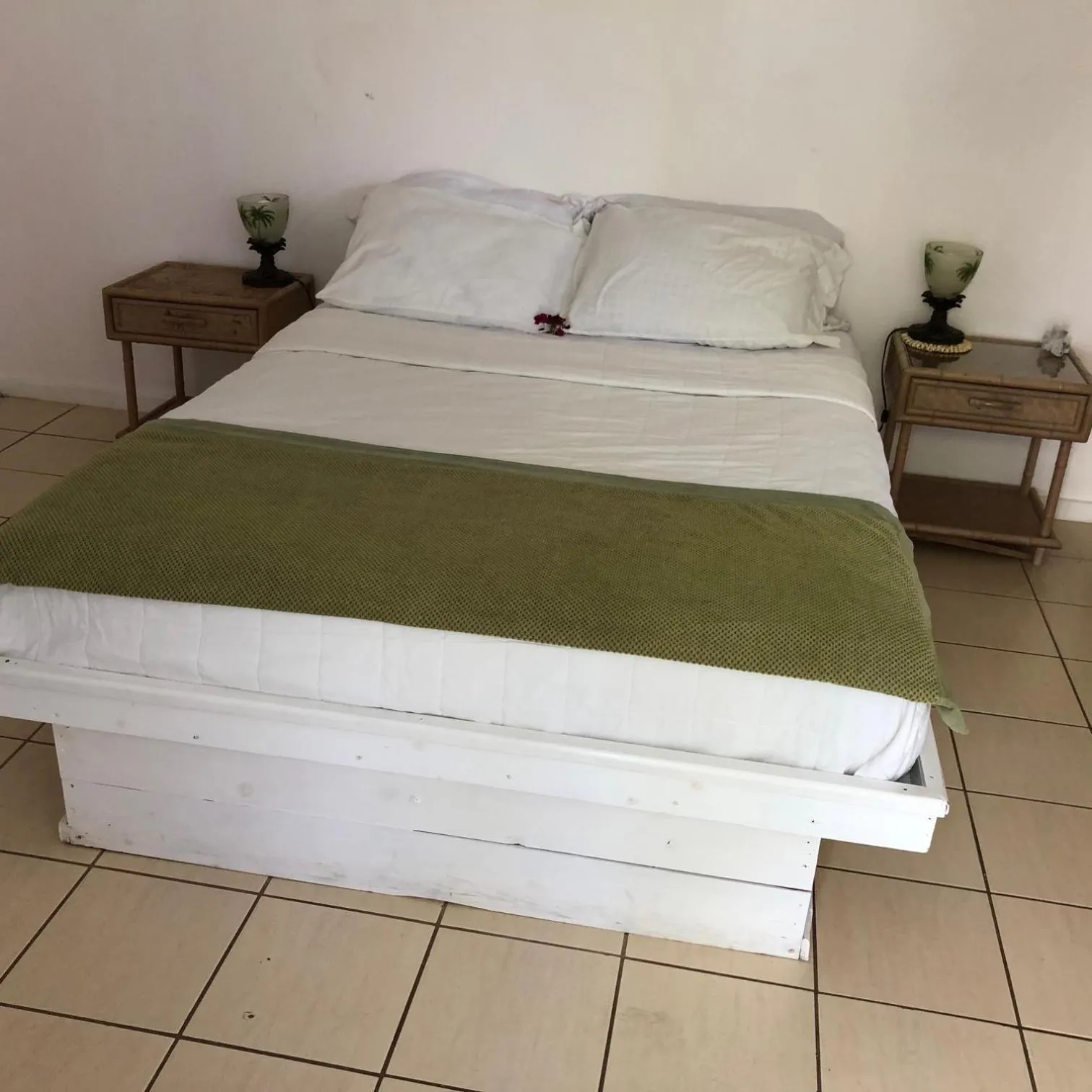 Bed in The Sunset Cove and Rainbow Room