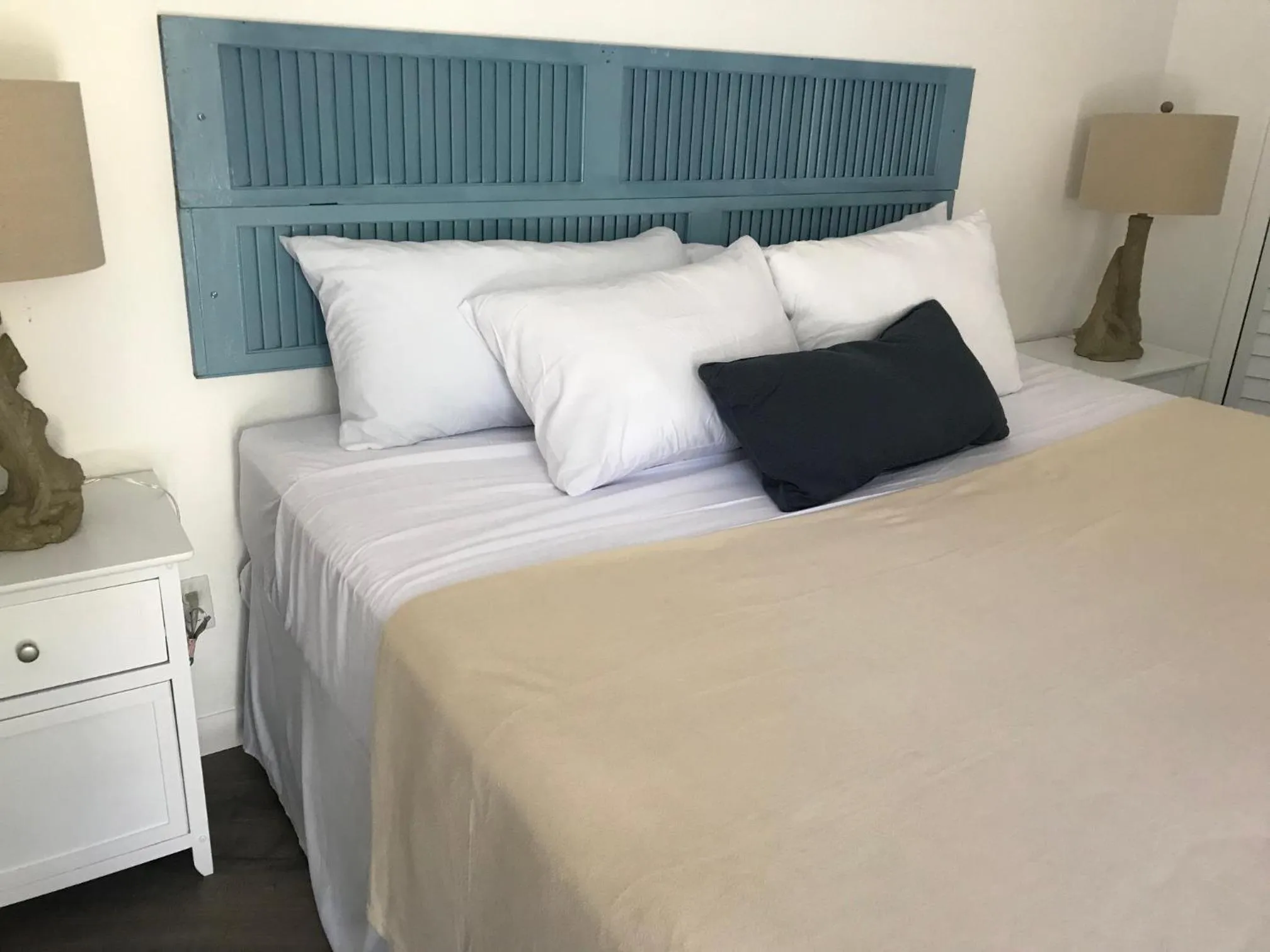 Bed in The Sunset Cove and Rainbow Room