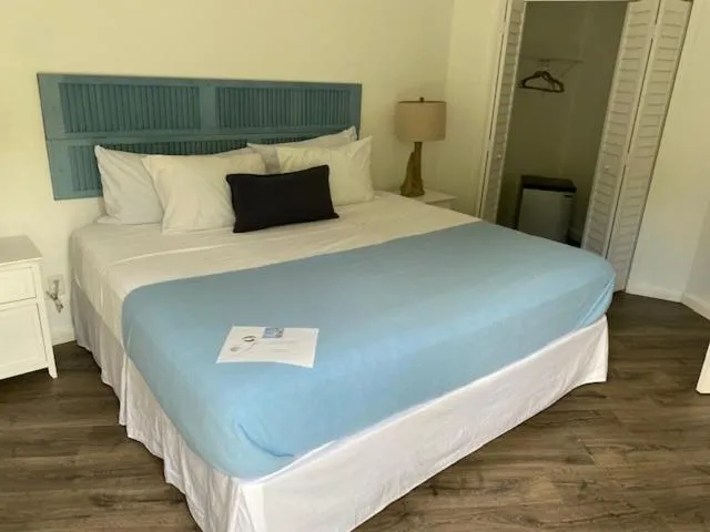 Bed in The Sunset Cove and Rainbow Room