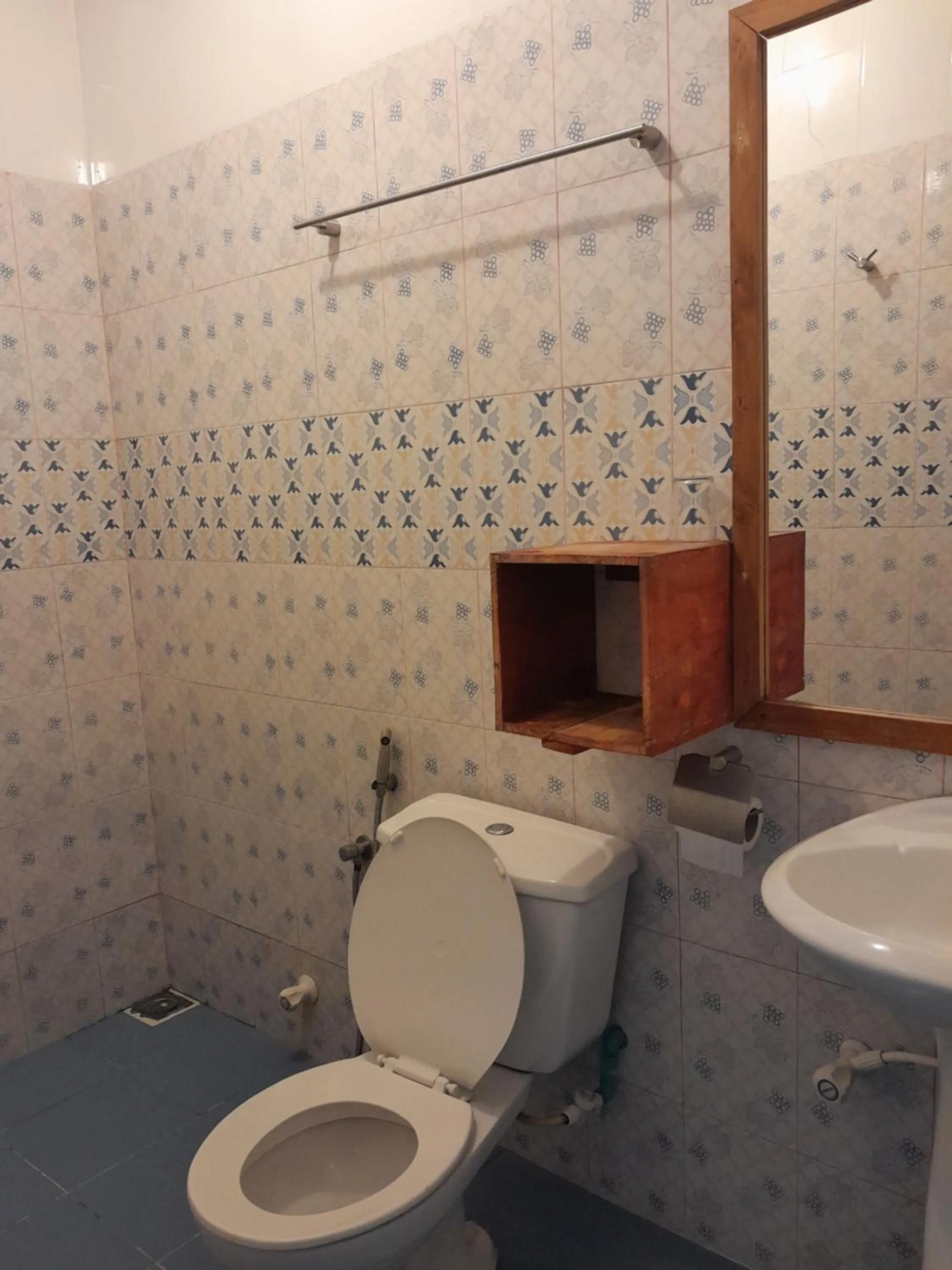 Toilet in Ocean Way Guraidhoo