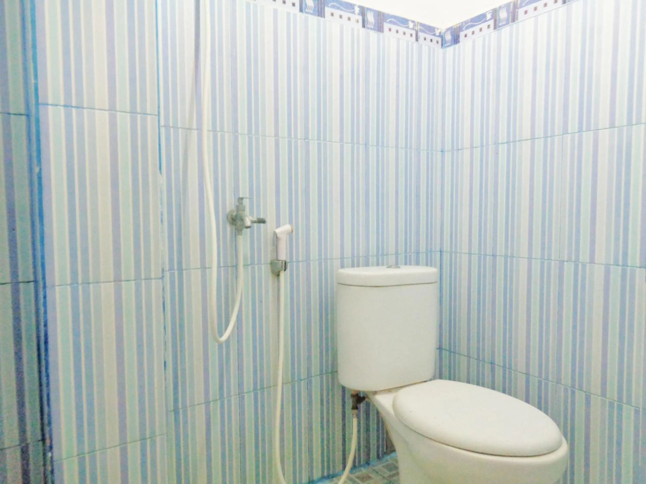 Bathroom in RedDoorz near Universitas Samratulangi Manado