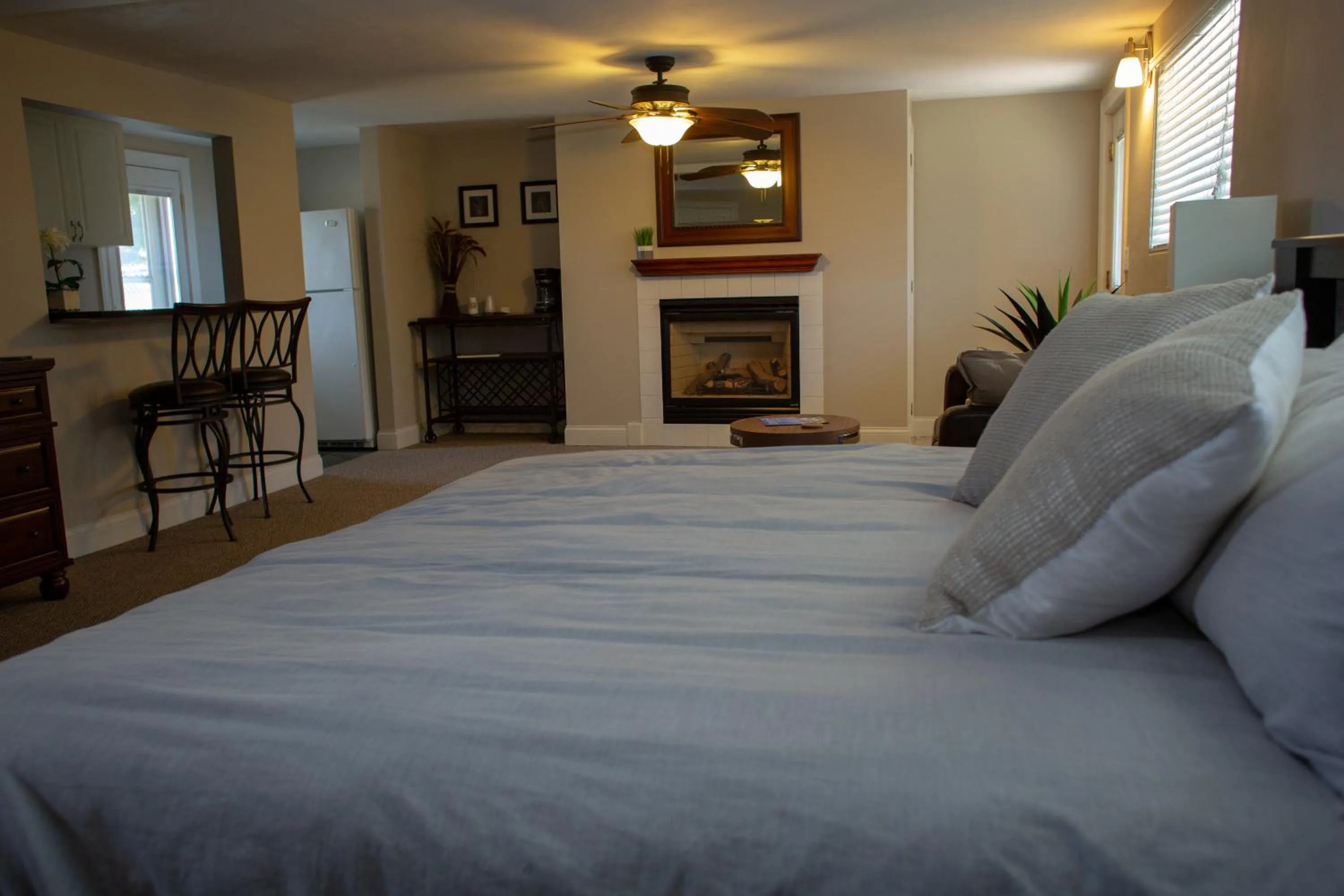 Bed in Mark III, INN & Suites