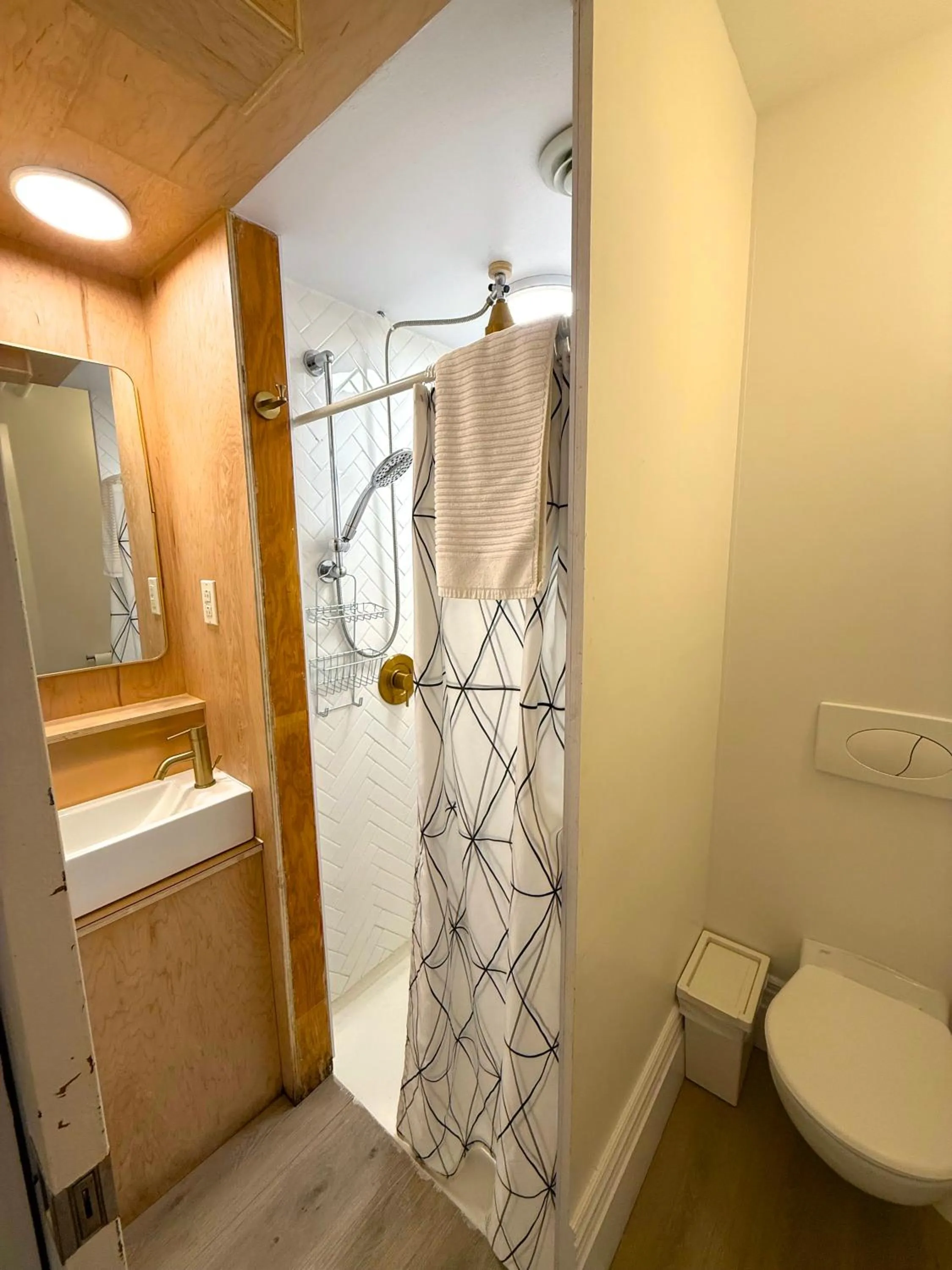 Shower in Auberge du Plateau