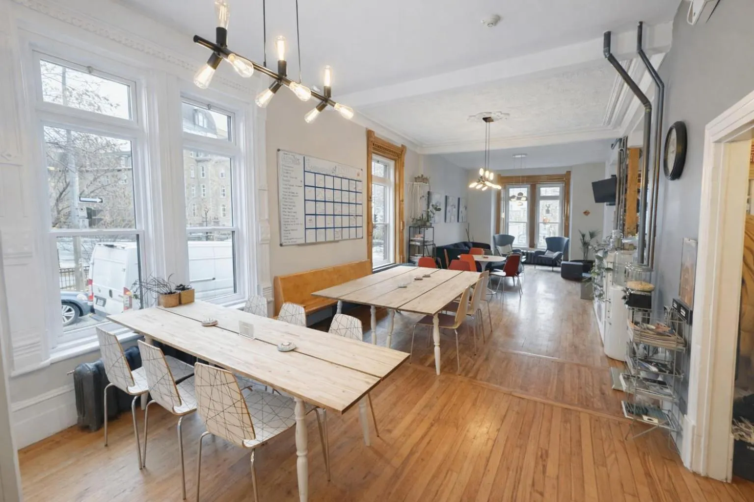 Communal lounge/ TV room in Auberge du Plateau