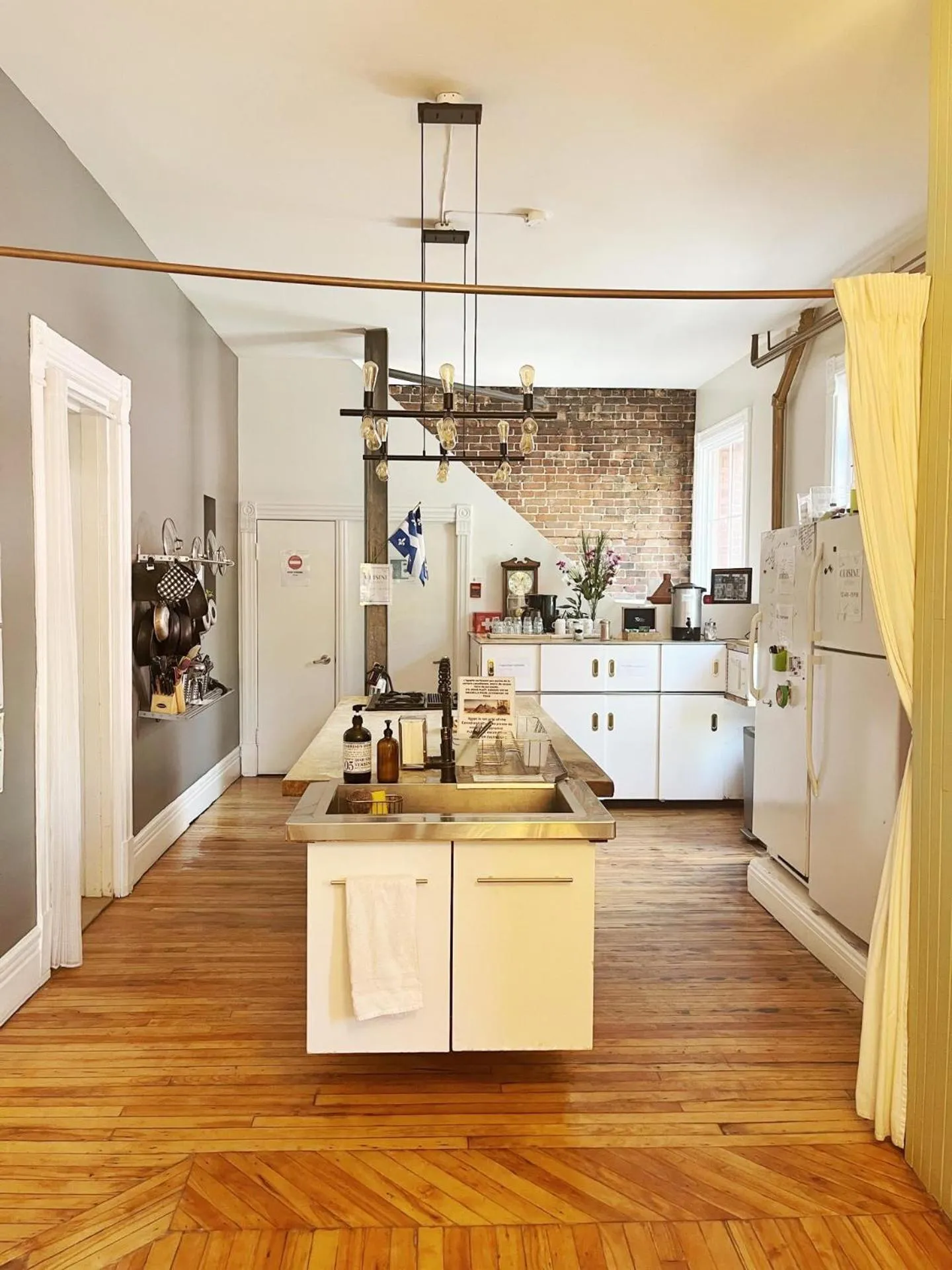 Kitchen or kitchenette in Auberge du Plateau