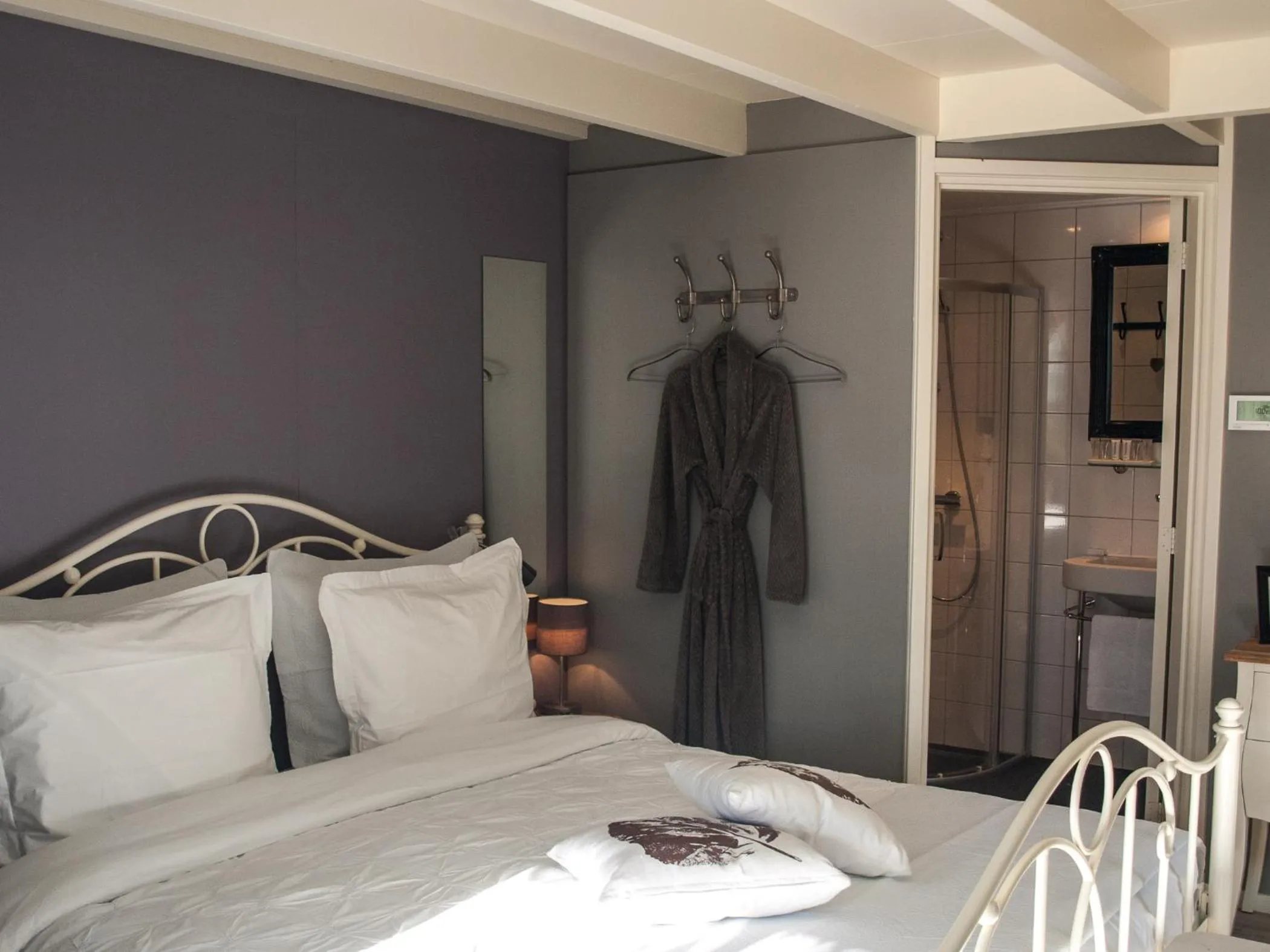 Bed in Bed & Breakfast De Schuur Inn