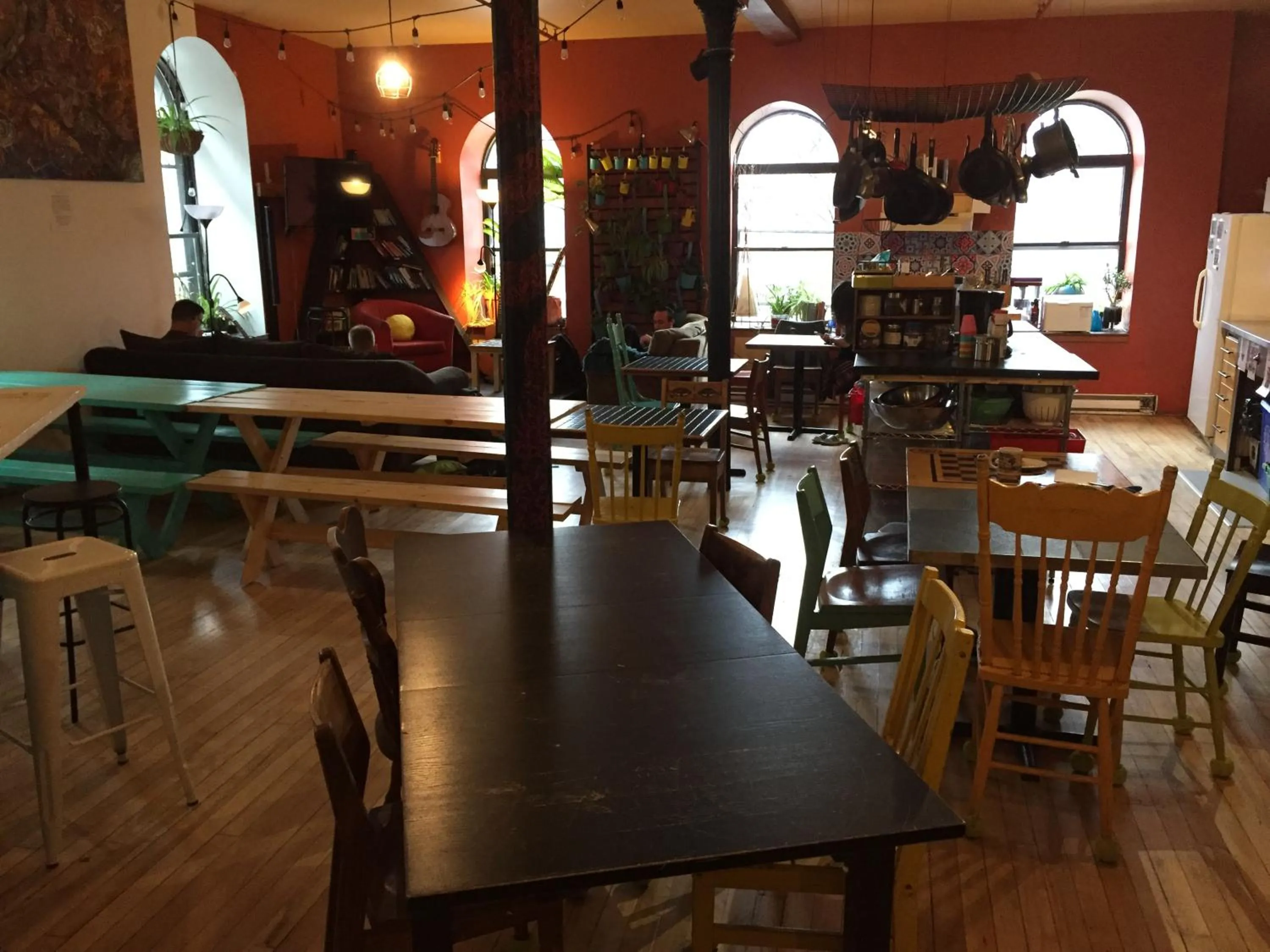 Communal lounge/ TV room in Auberge Alternative