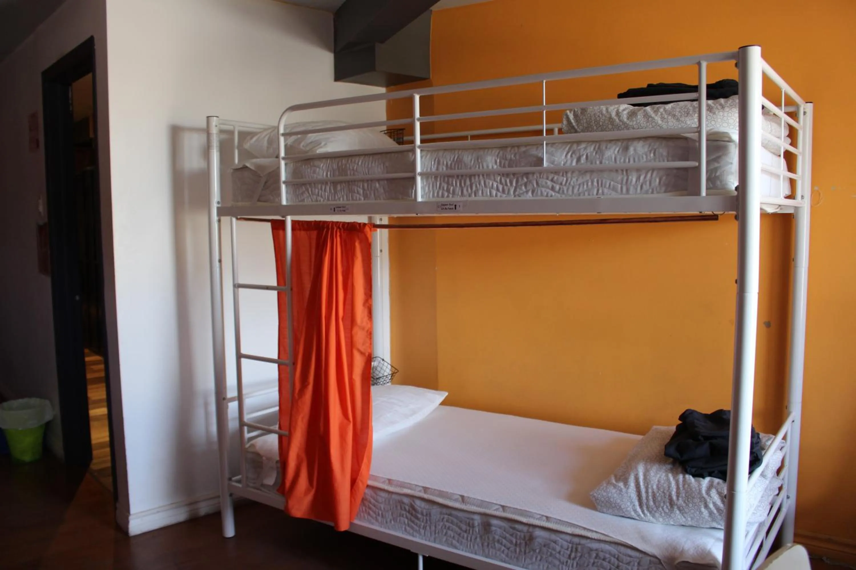 bunk bed, Bed in Auberge Alternative