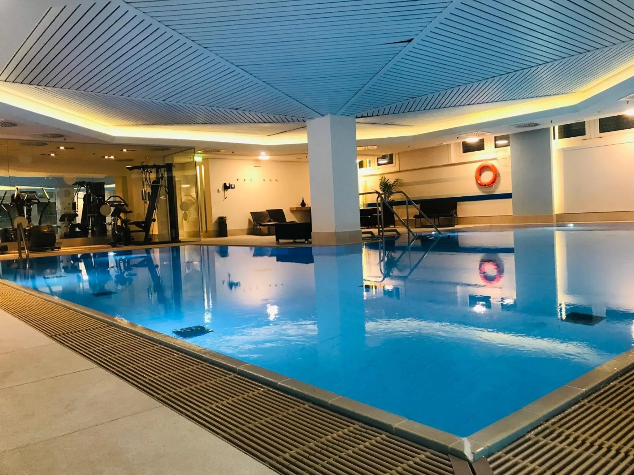 Swimming pool in Crowne Plaza Düsseldorf - Neuss by IHG