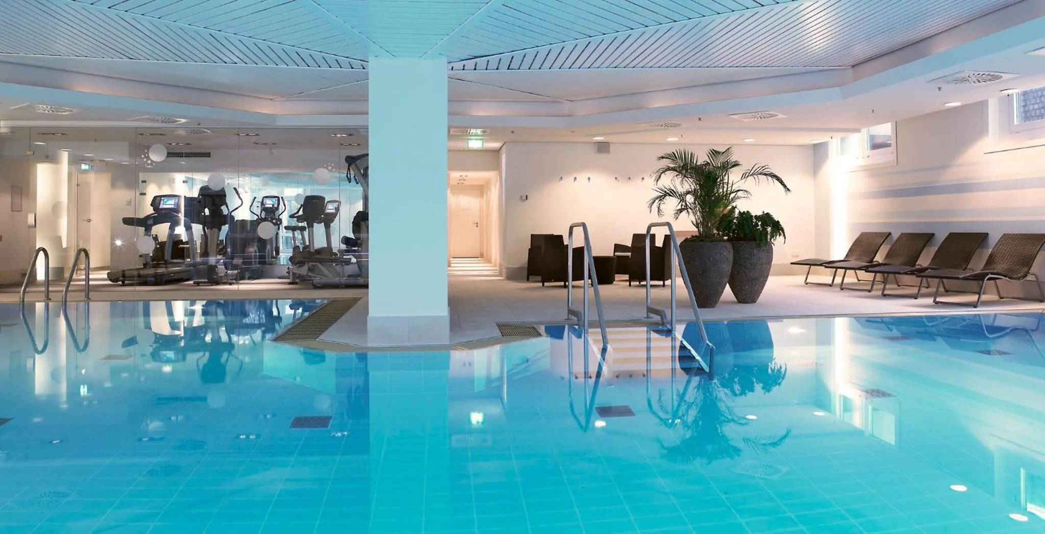 Swimming pool in Crowne Plaza Düsseldorf - Neuss by IHG