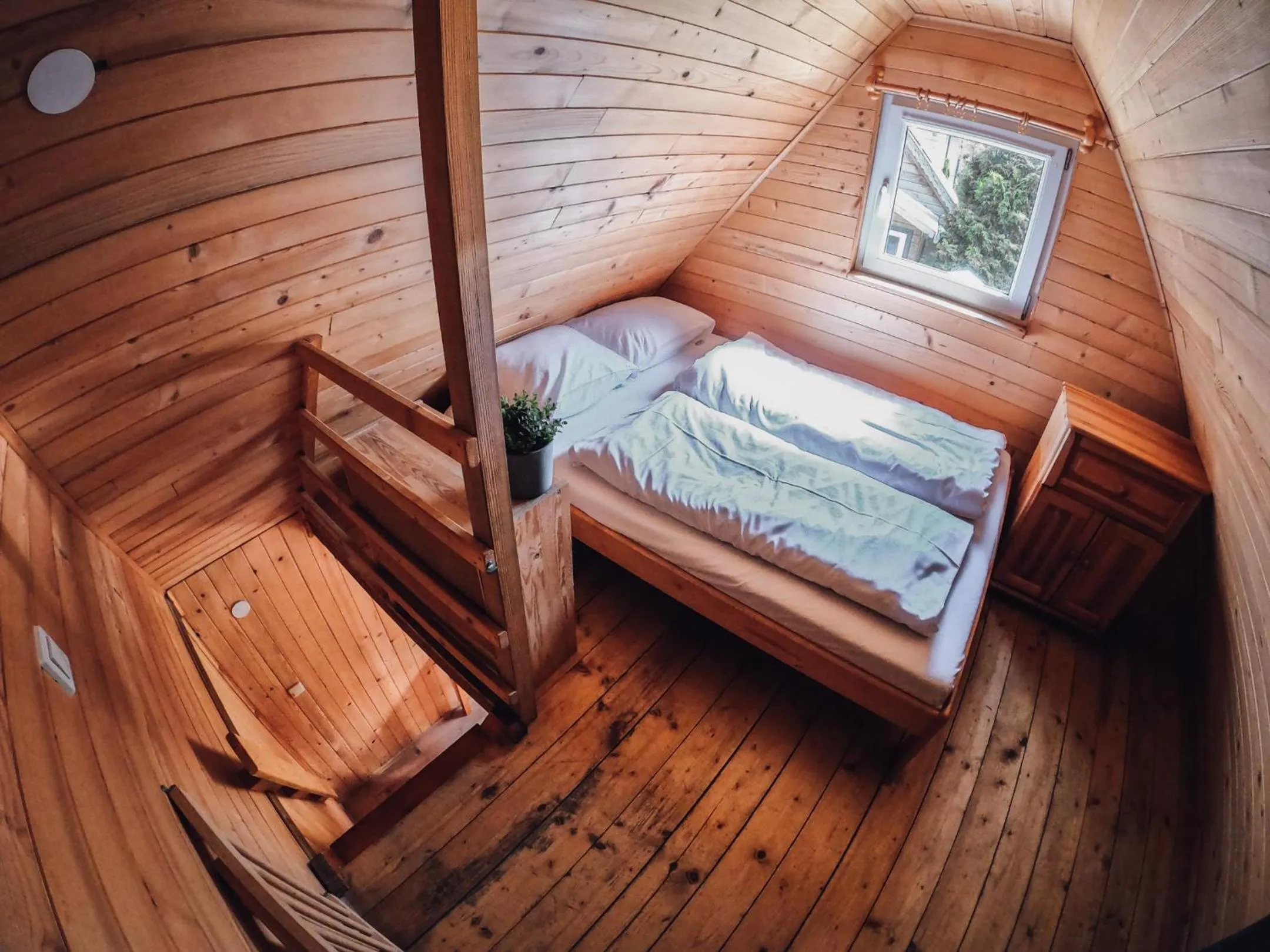 Bed in Pod Cyprysami - surf & family resort