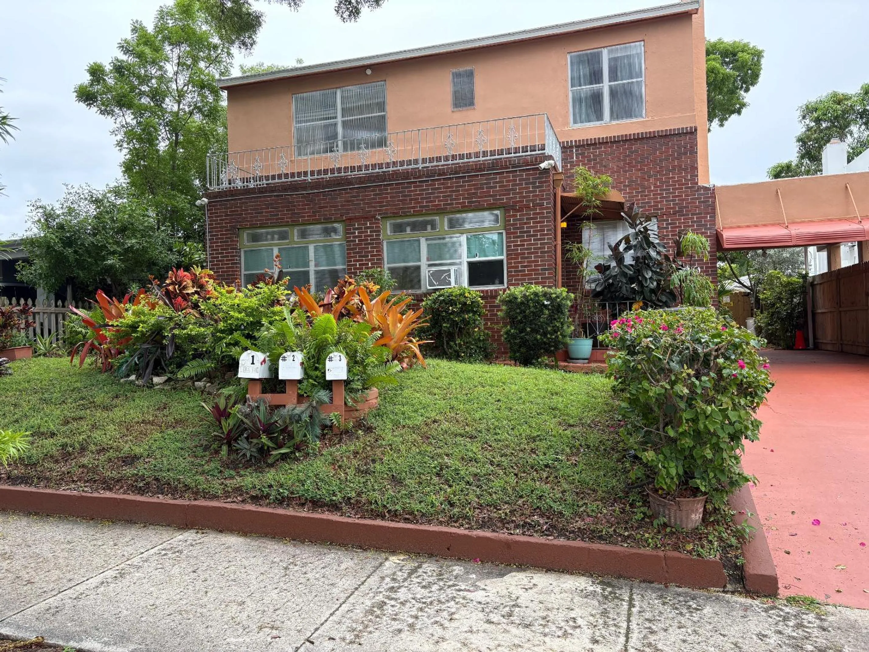 Property building in Palm Beach Mermaid