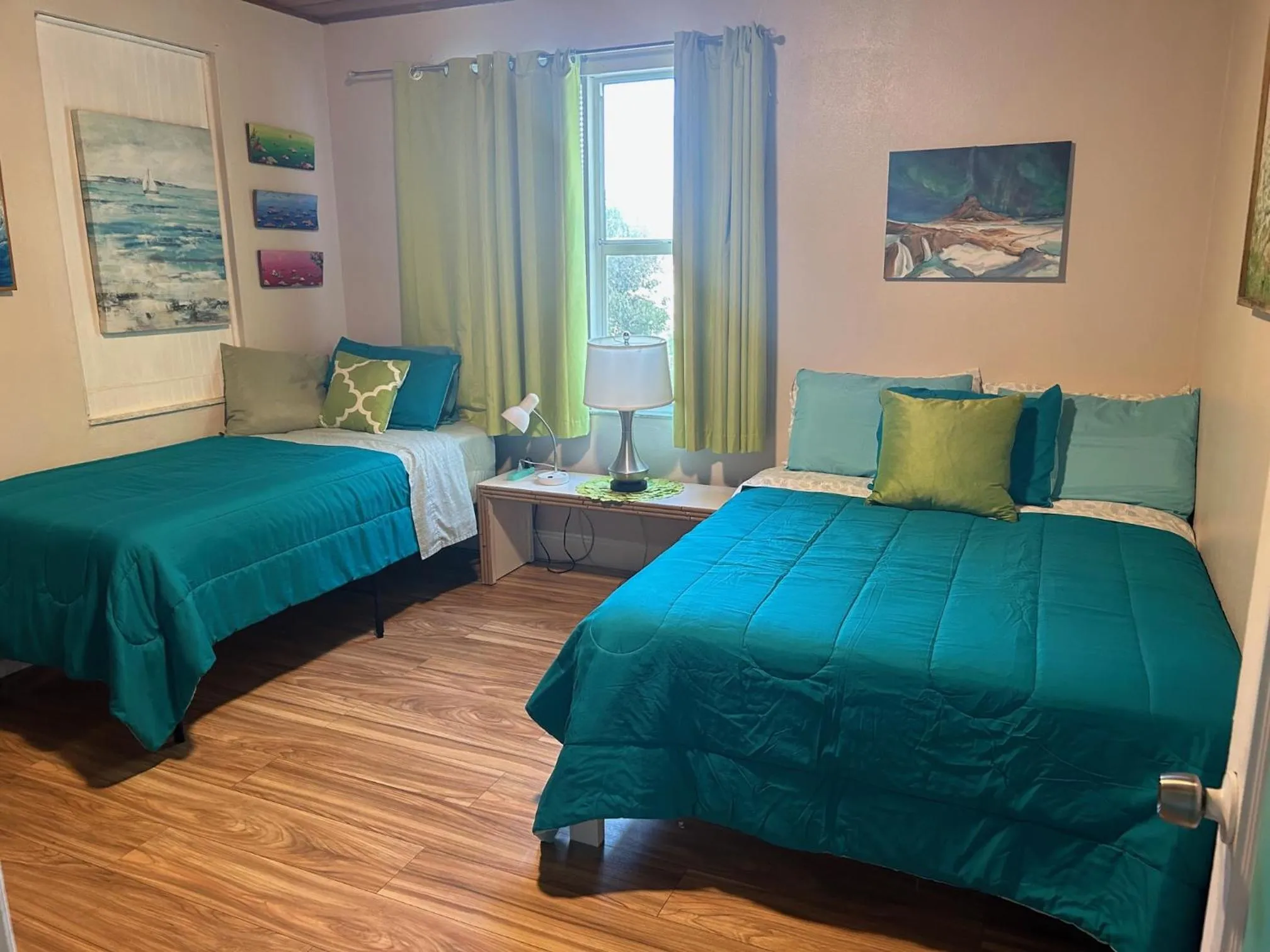 Bedroom, Bed in Palm Beach Mermaid