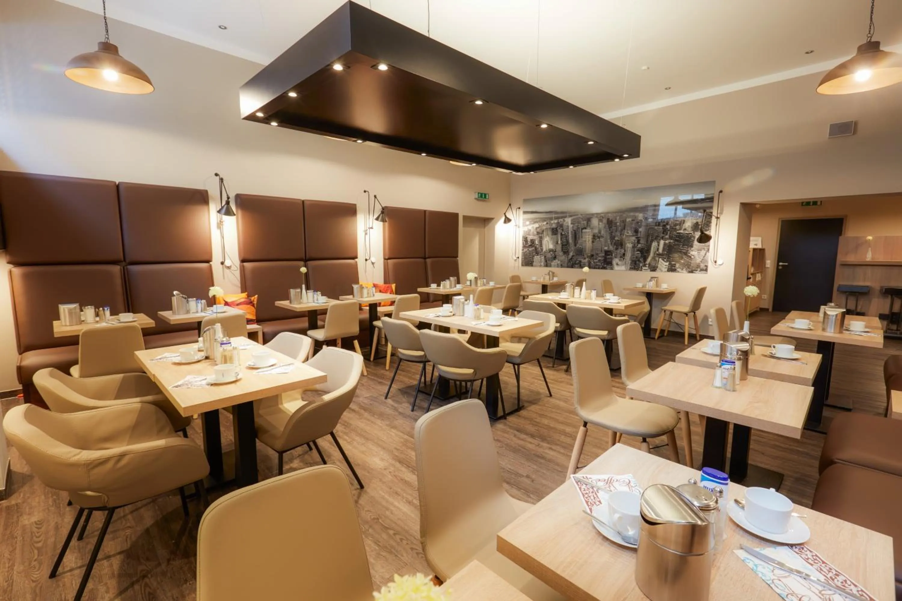 Food and drinks in Manhattan Hotel