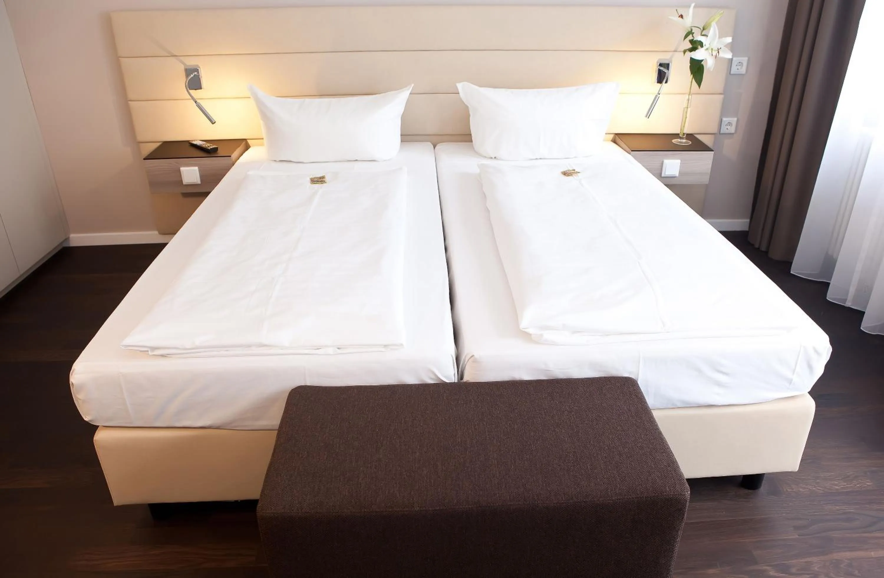 Photo of the whole room, Bed in Manhattan Hotel