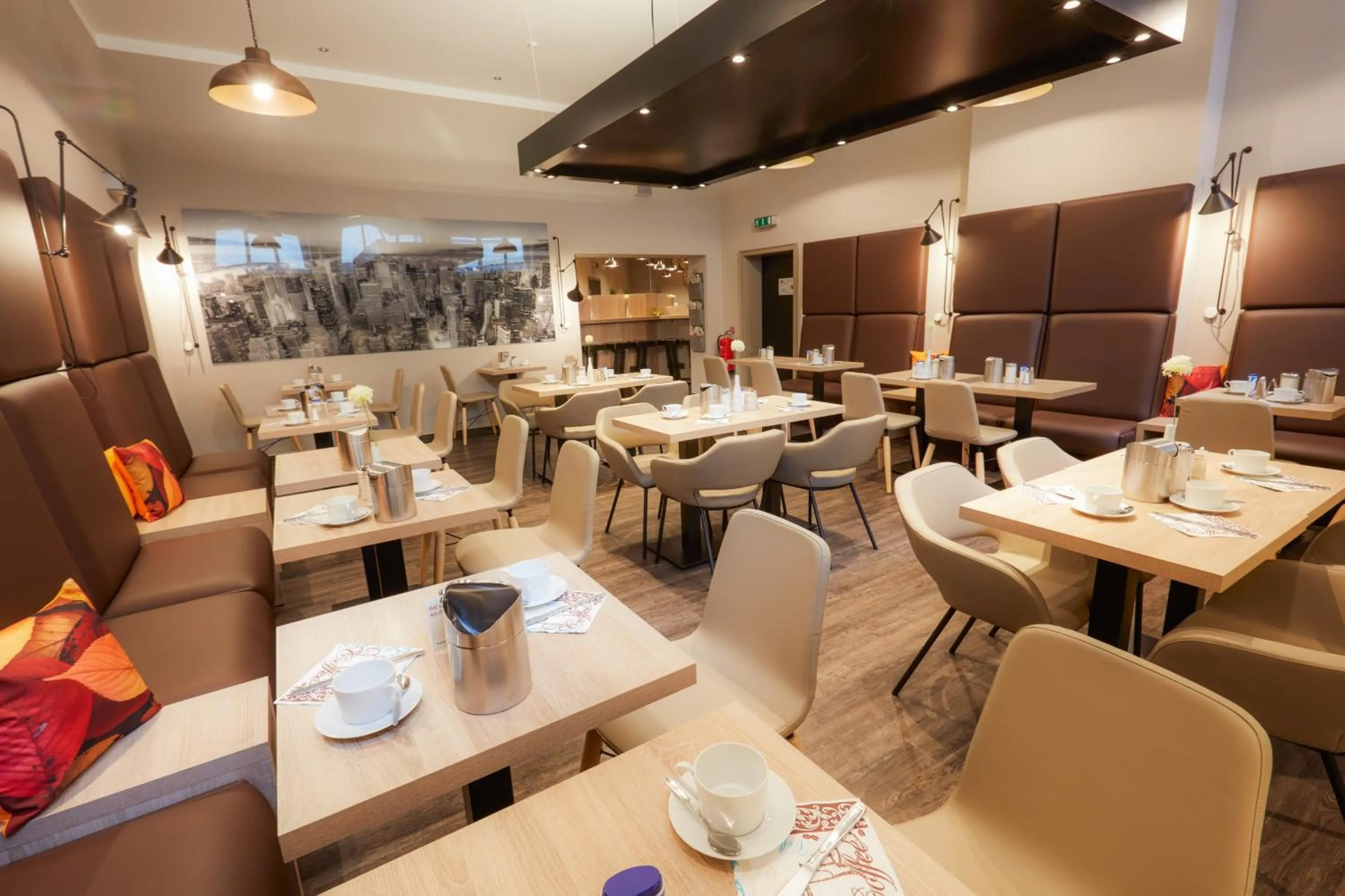 Food and drinks in Manhattan Hotel