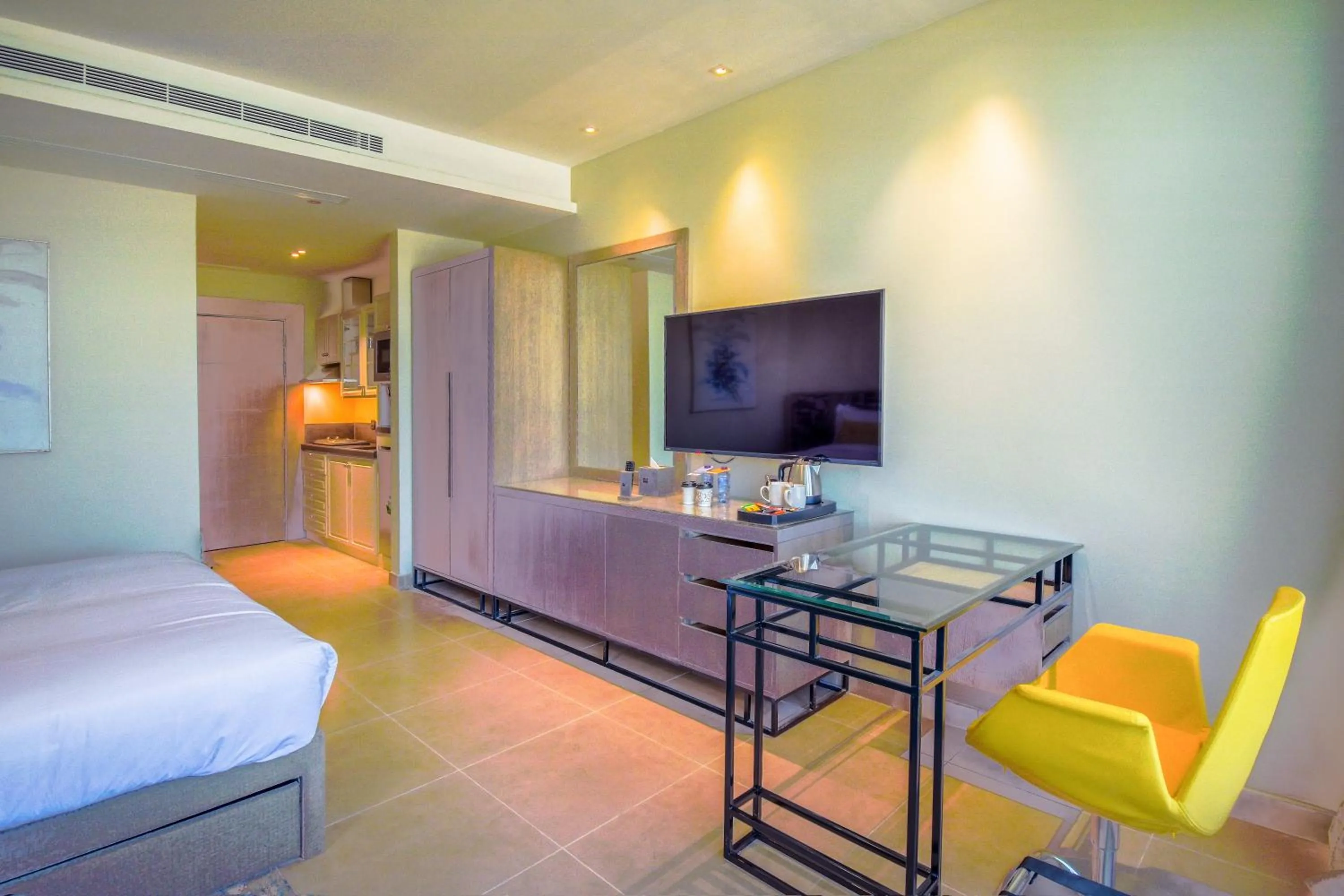 Living room, Bed in Ewaa Express Hotel - Khurais