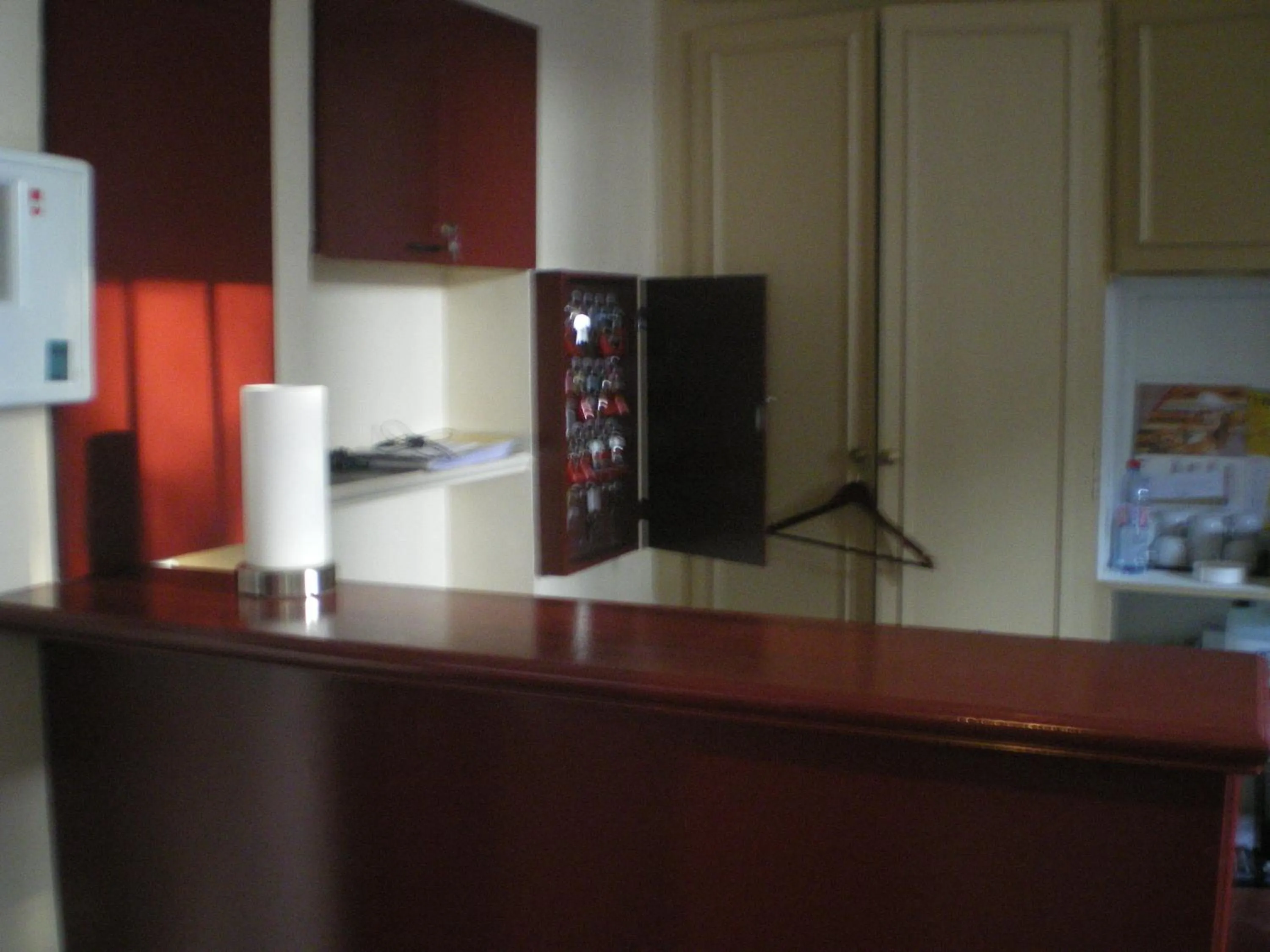 Lobby or reception in Hôtel Le Bellevue - Paris Porte d'Orléans