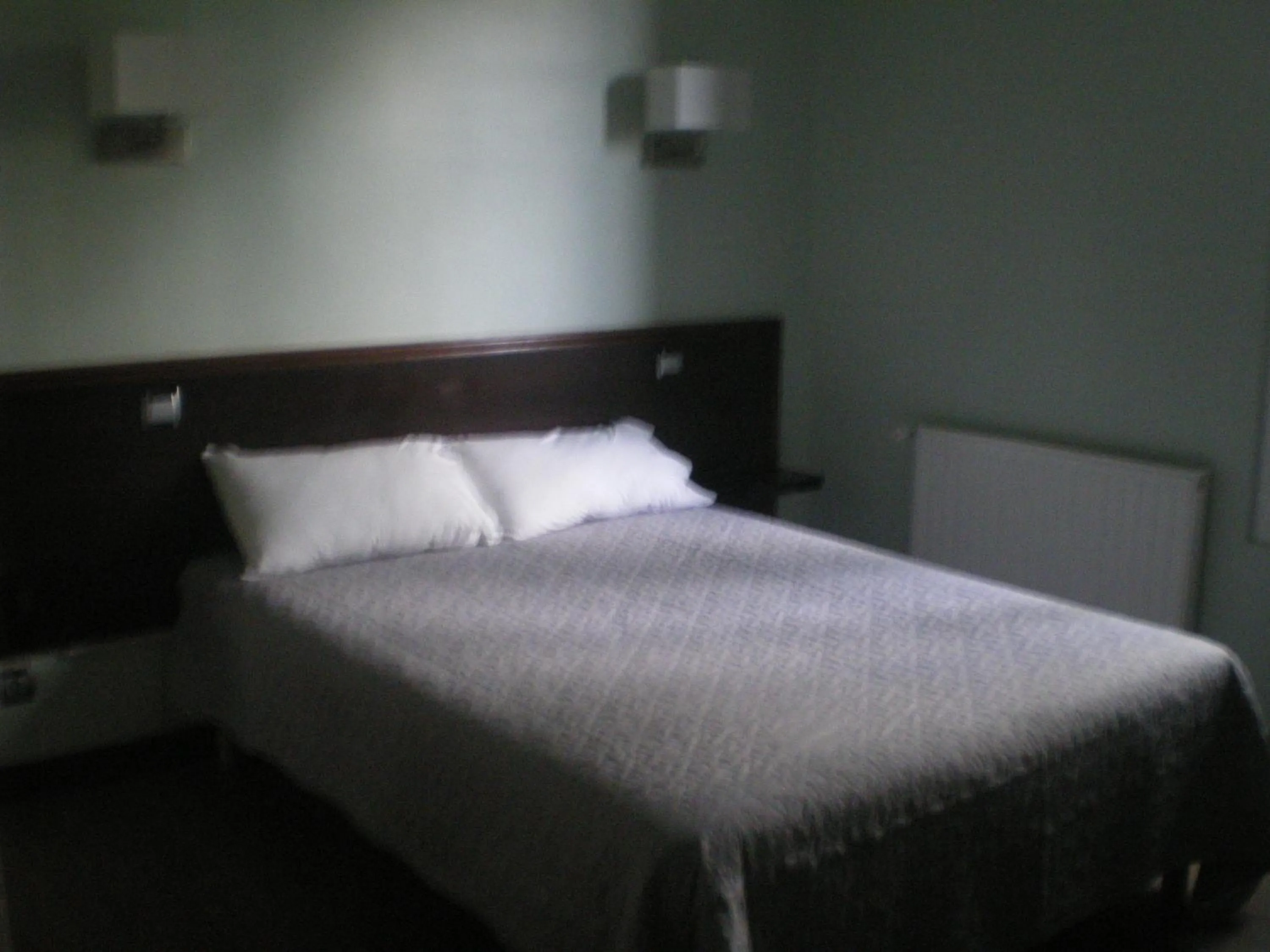 Bed in Hôtel Le Bellevue - Paris Porte d'Orléans