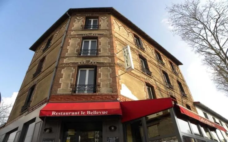 Property building in Hôtel Le Bellevue - Paris Porte d'Orléans