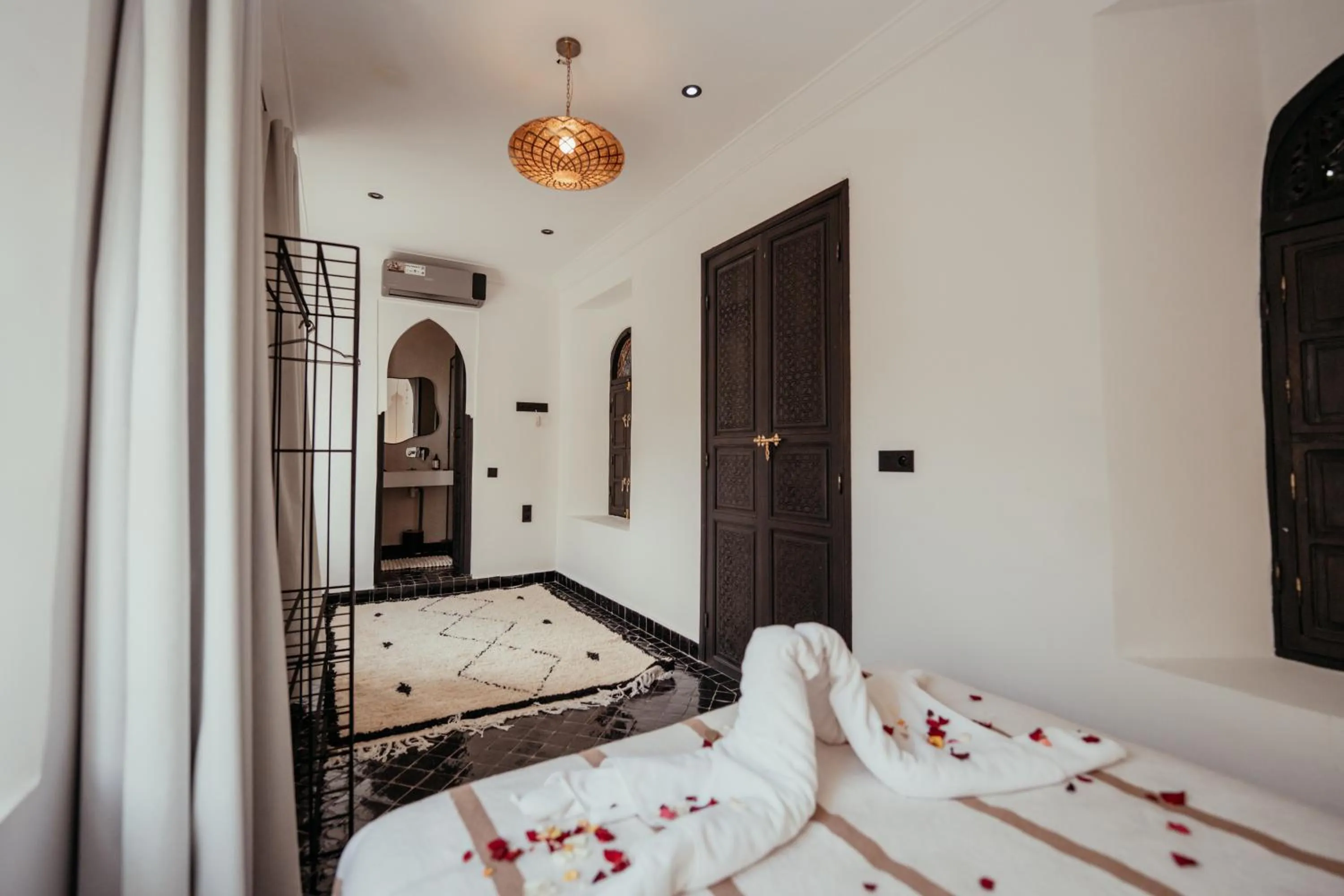 Bed in Riad Agdal Royal & Spa