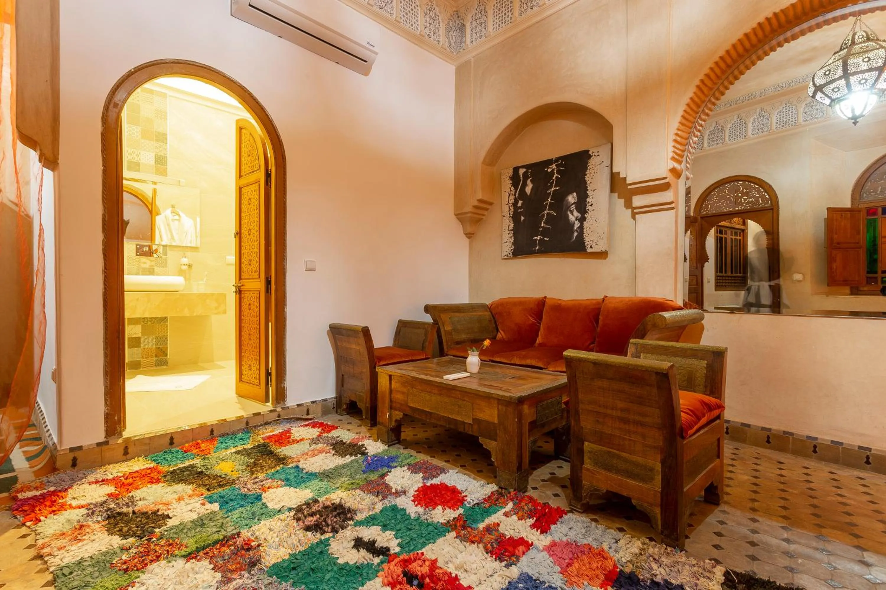 Living room, Bed in Riad Agdal Royal & Spa