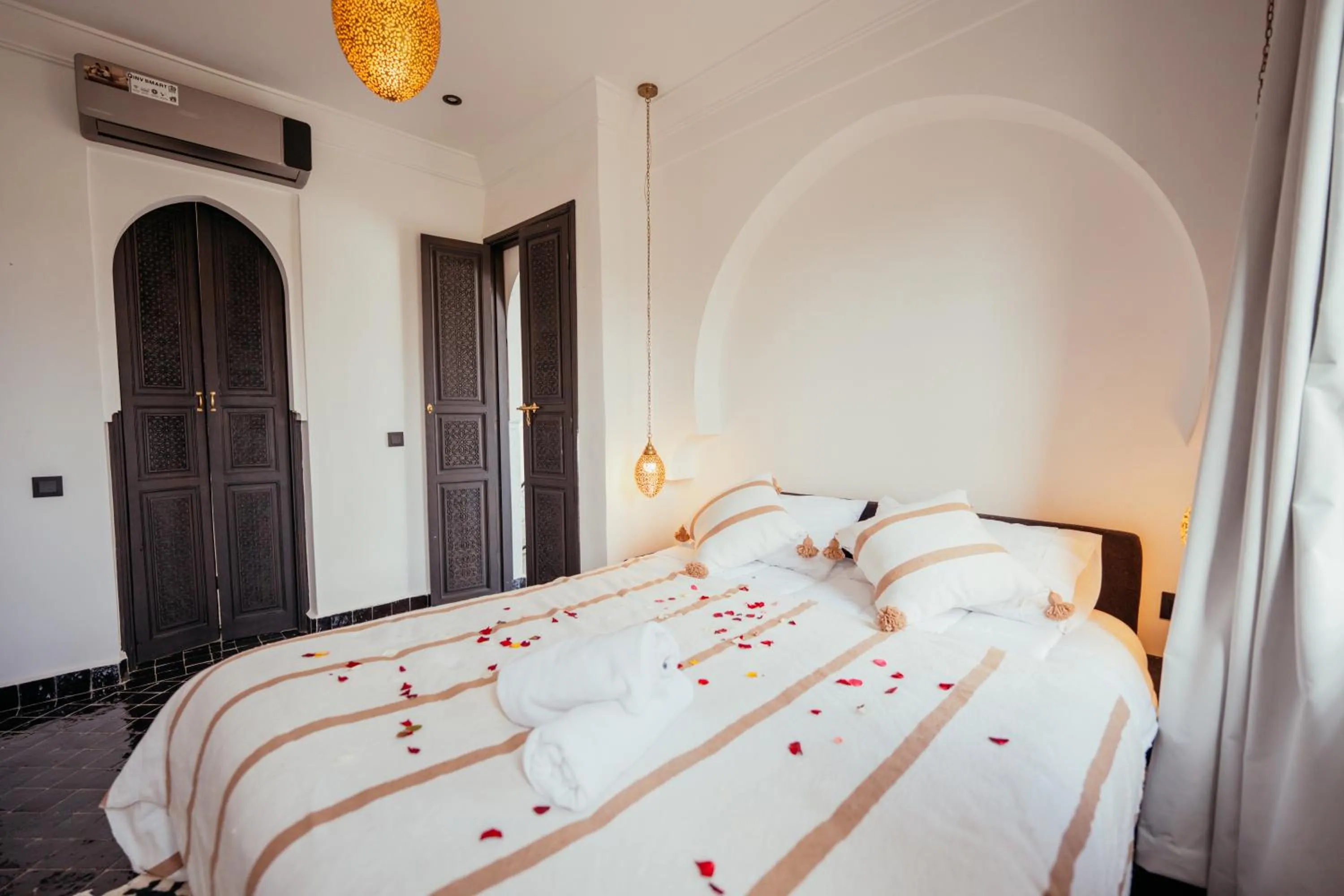 Bed in Riad Agdal Royal & Spa
