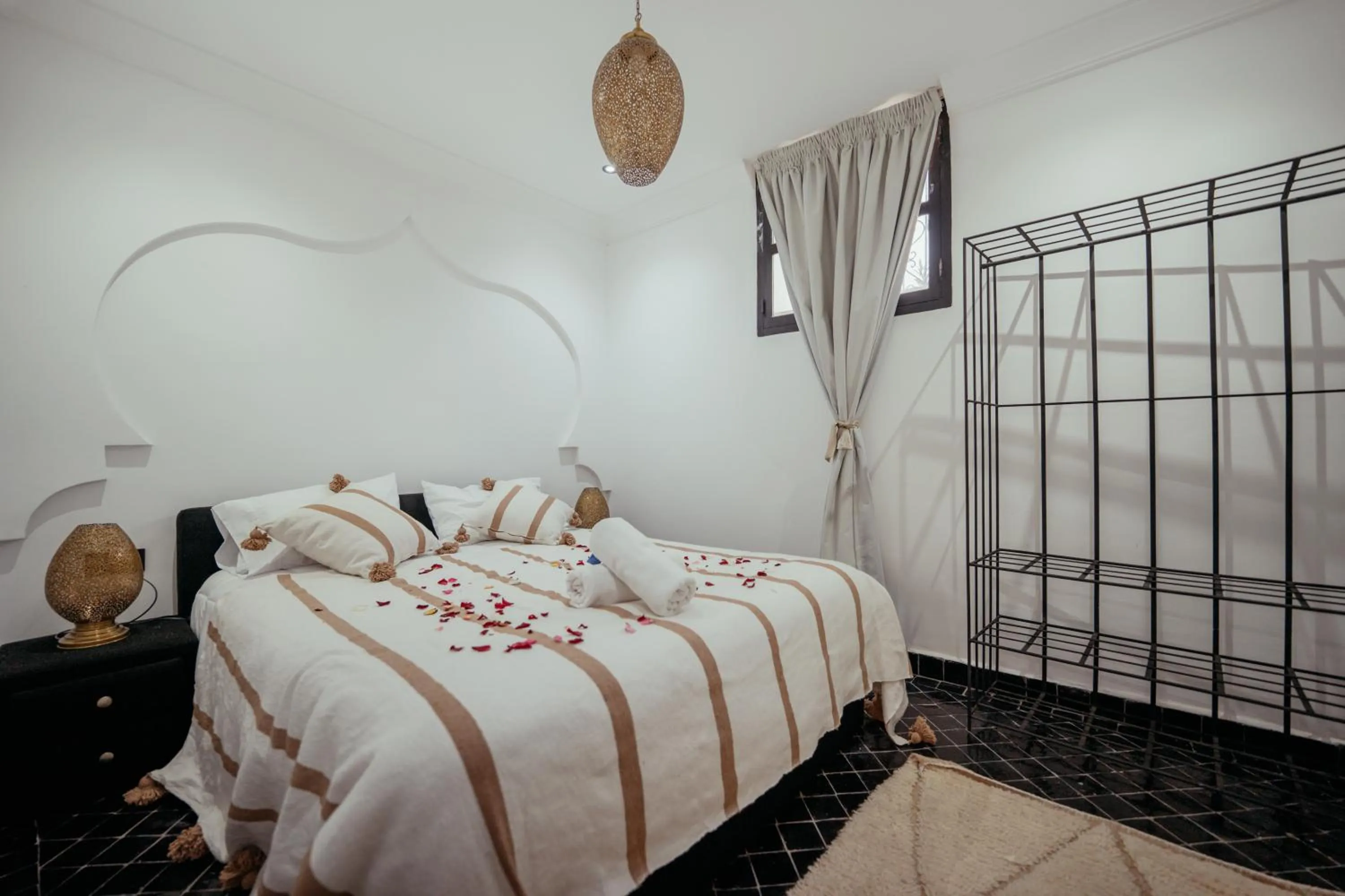 Bed in Riad Agdal Royal & Spa