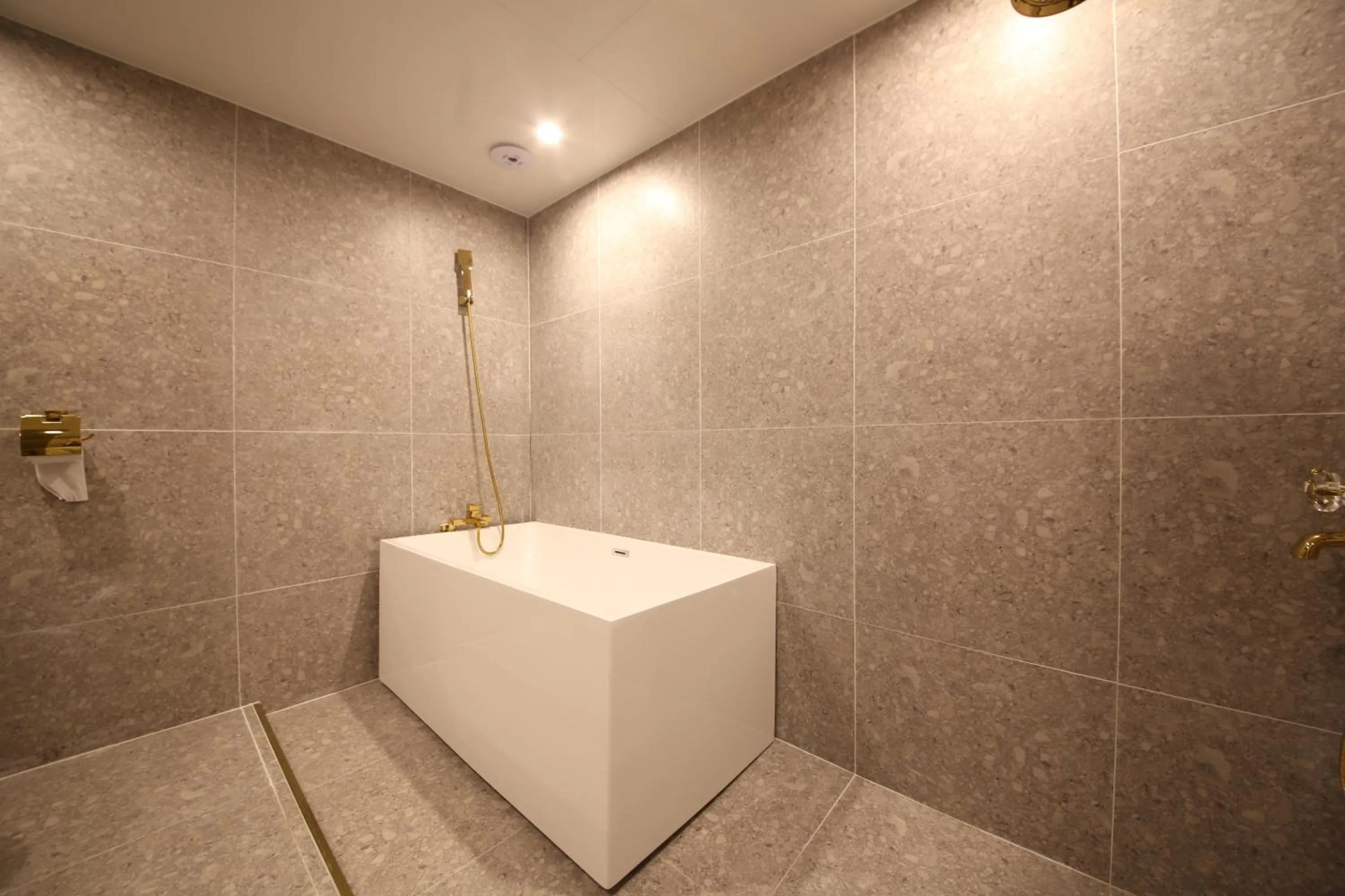 Bathroom in Den Basta Hotel