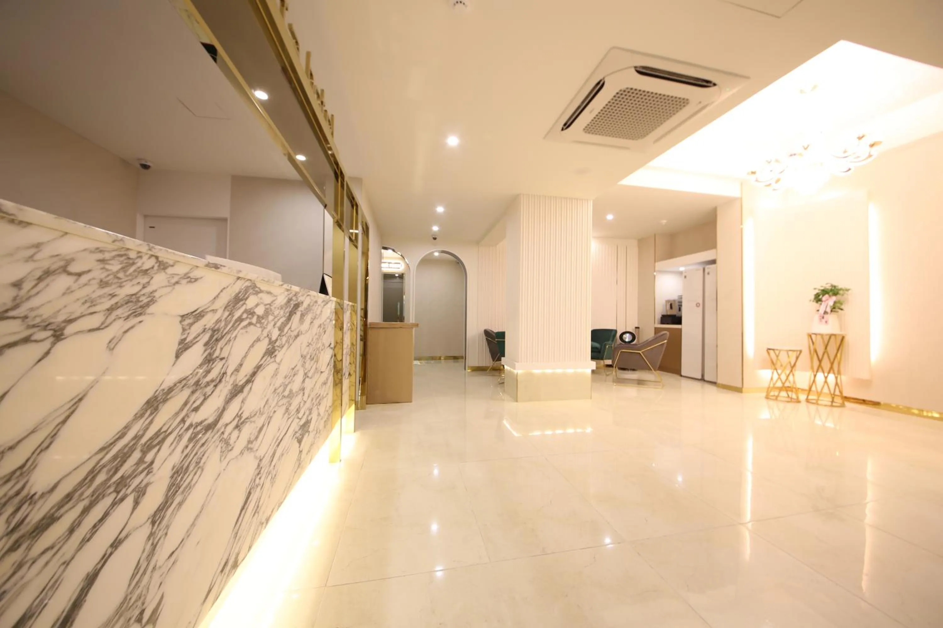 Lobby or reception in Den Basta Hotel