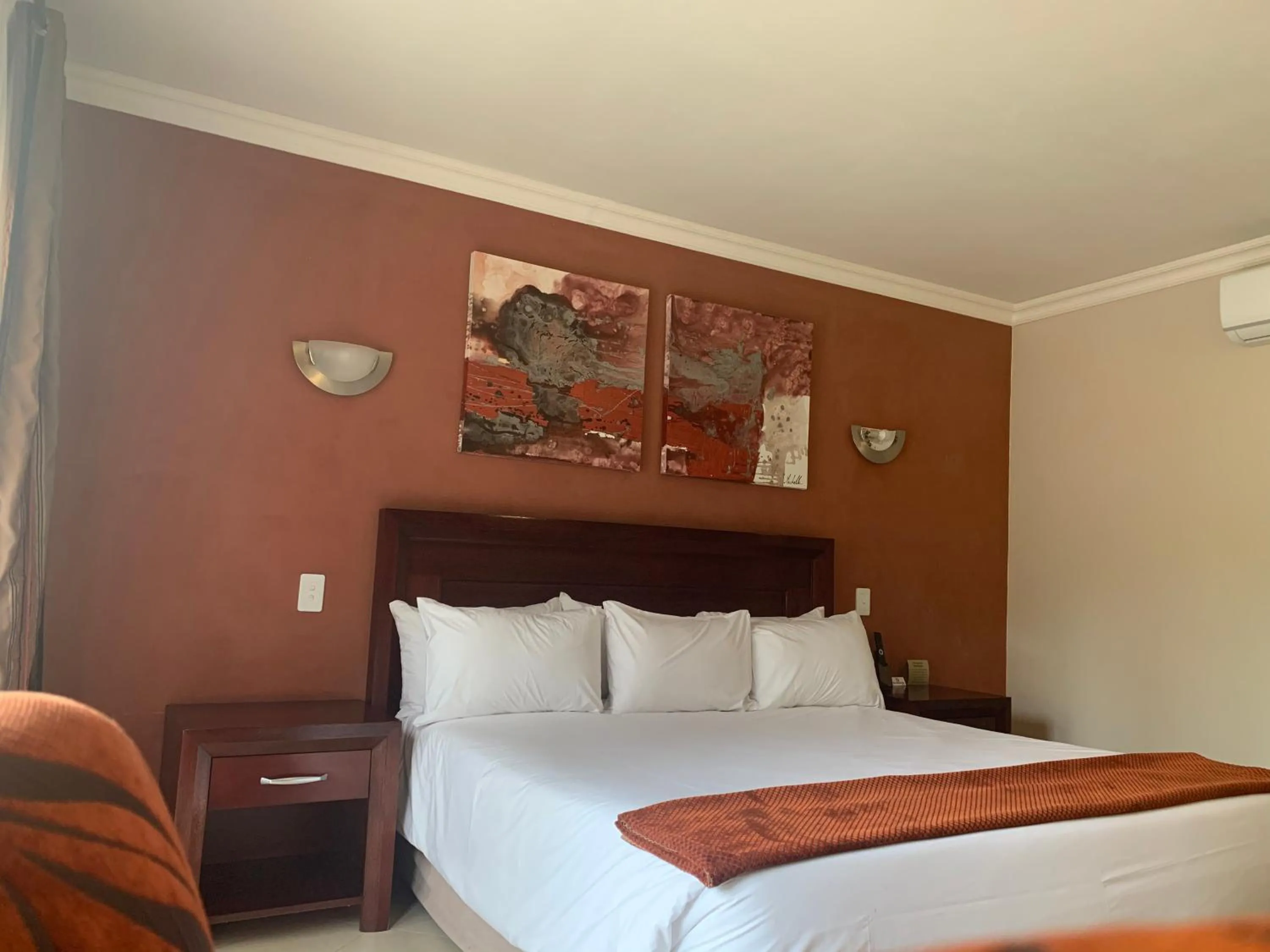 Photo of the whole room, Bed in Royal Hotel