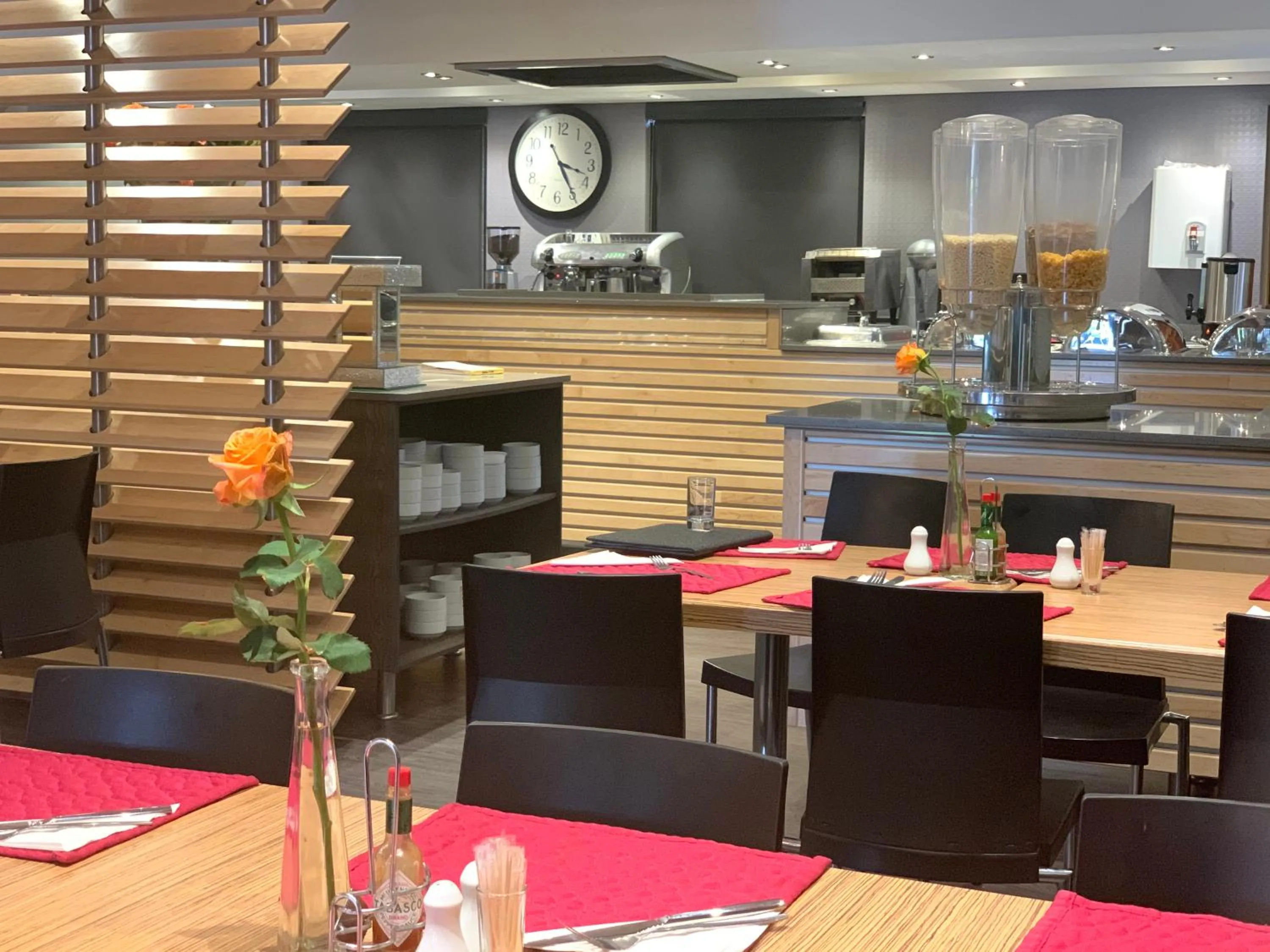 Restaurant/places to eat in Royal Hotel