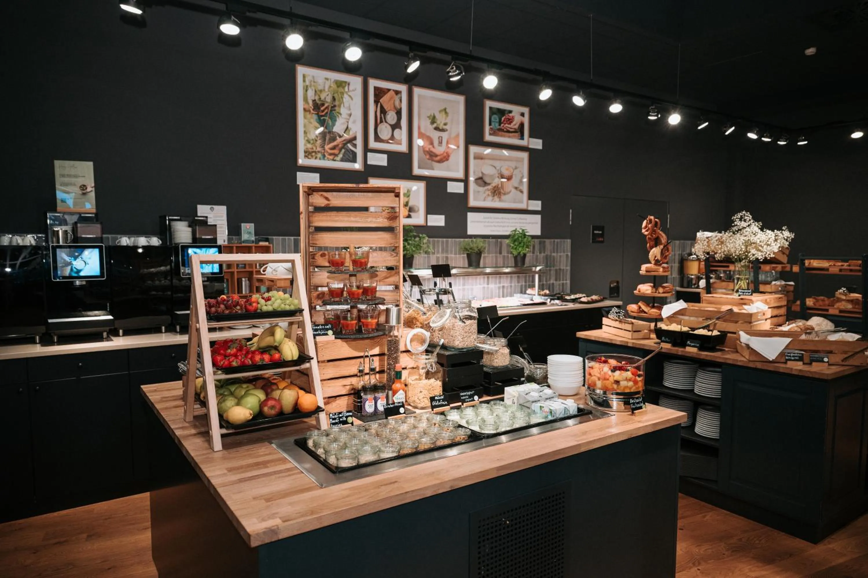 Buffet breakfast in Feringapark Hotel by Coffee Fellows Hotels