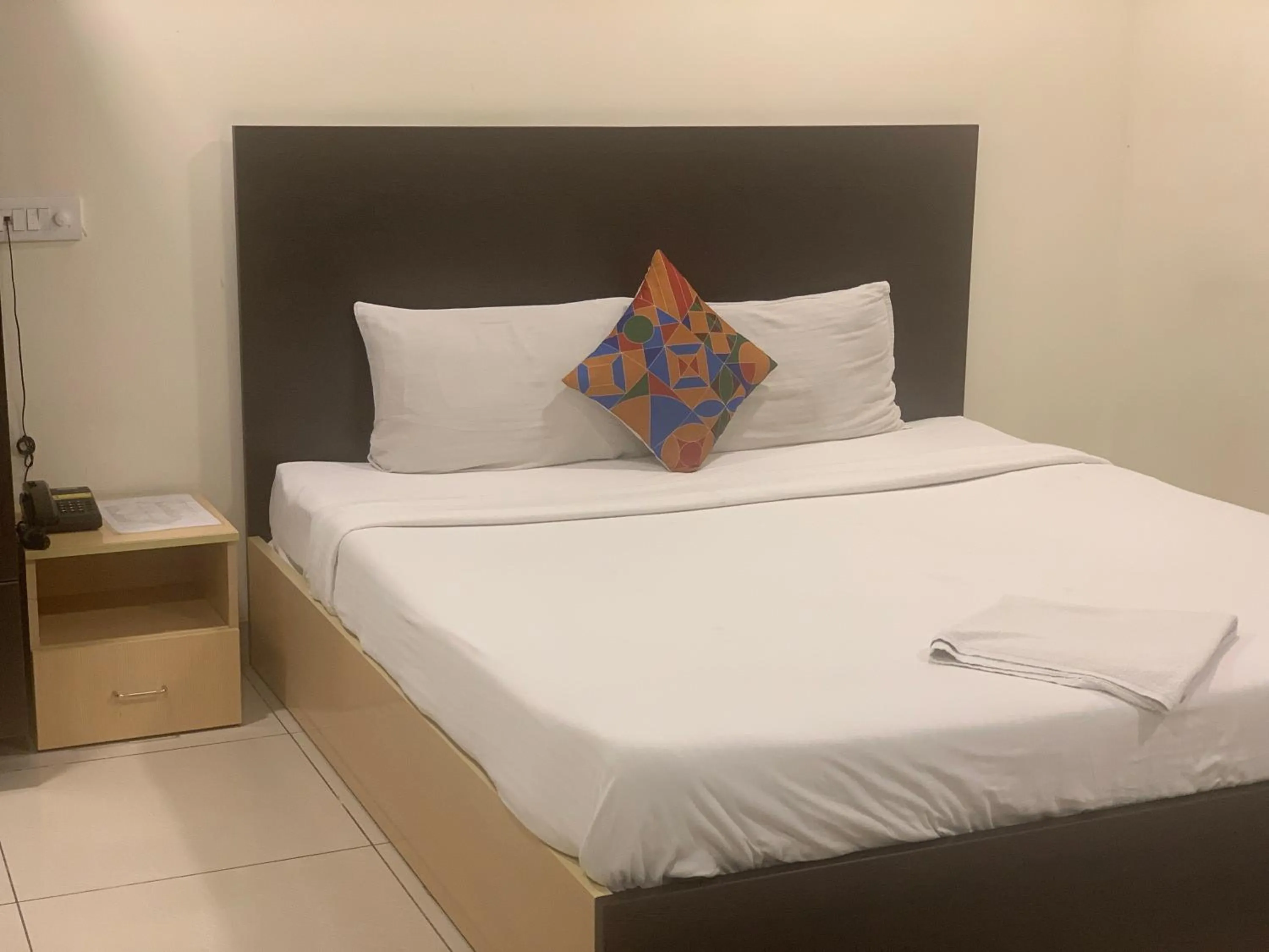 Bed in Hotel Siri Inn