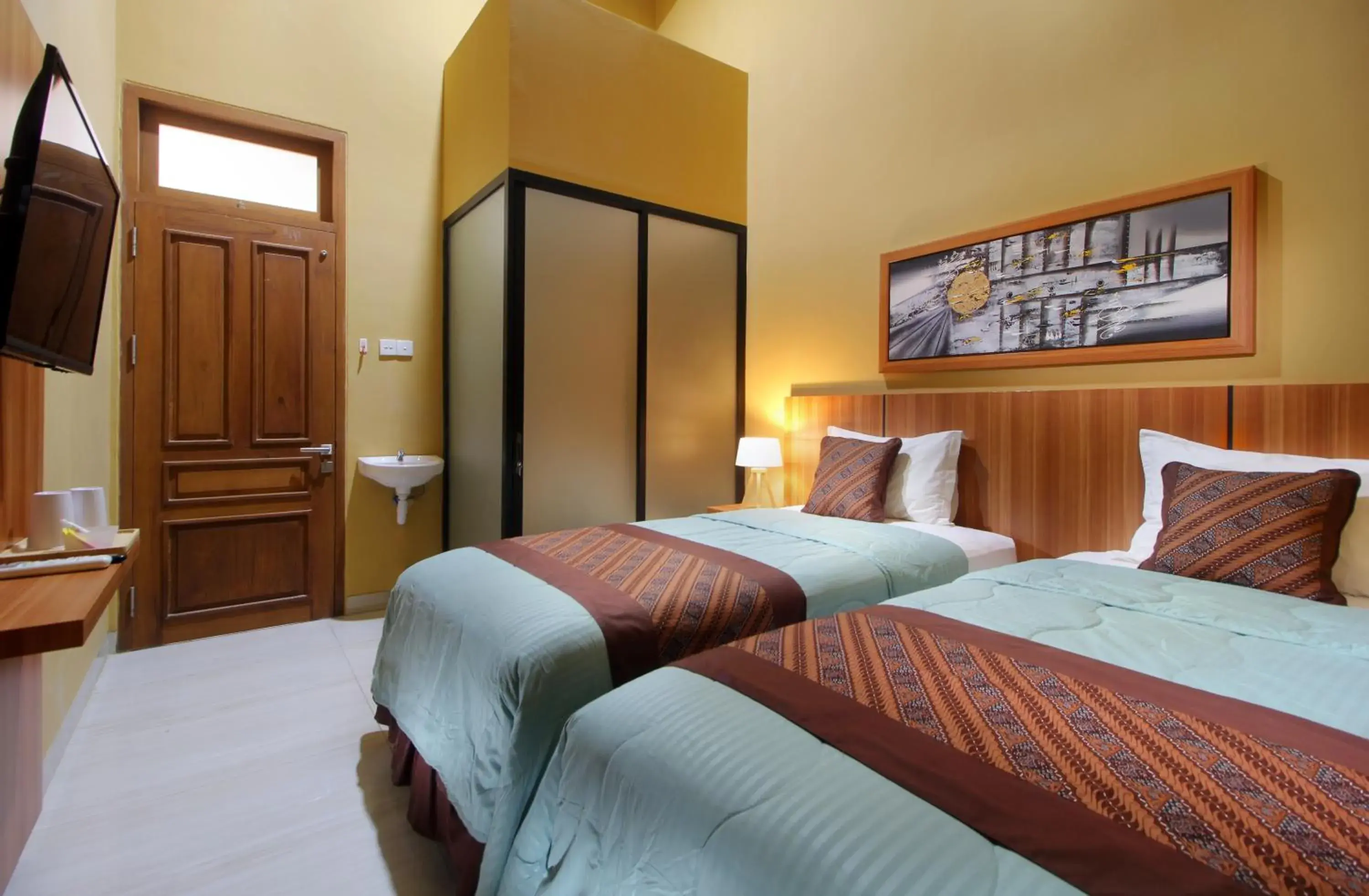 Family Room in Hotel Radyoharto Mallioboro Yogyakarta Family Room in Hotel Radyoharto Mallioboro Yogyakarta