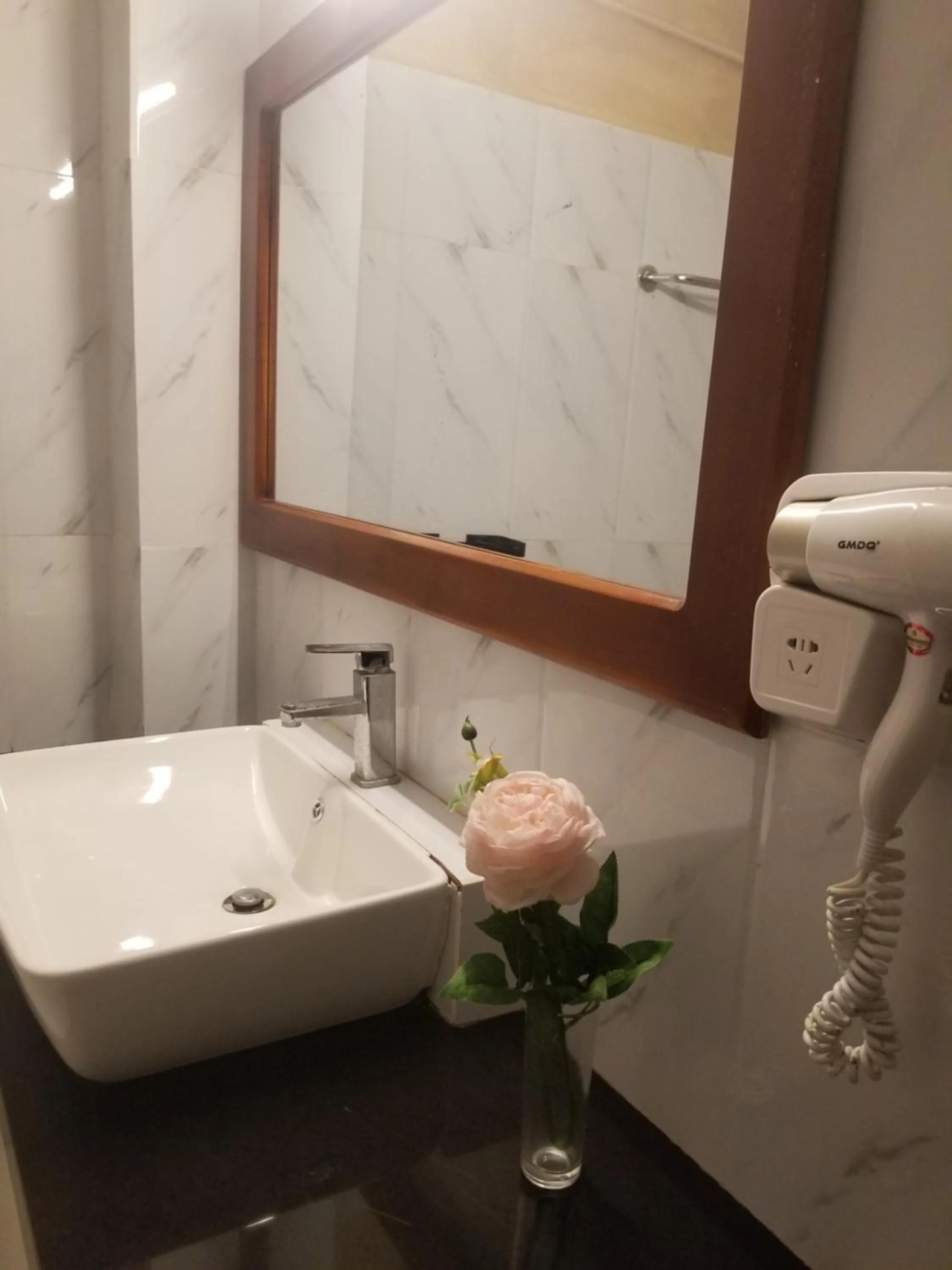 Bathroom in One World Mirissa