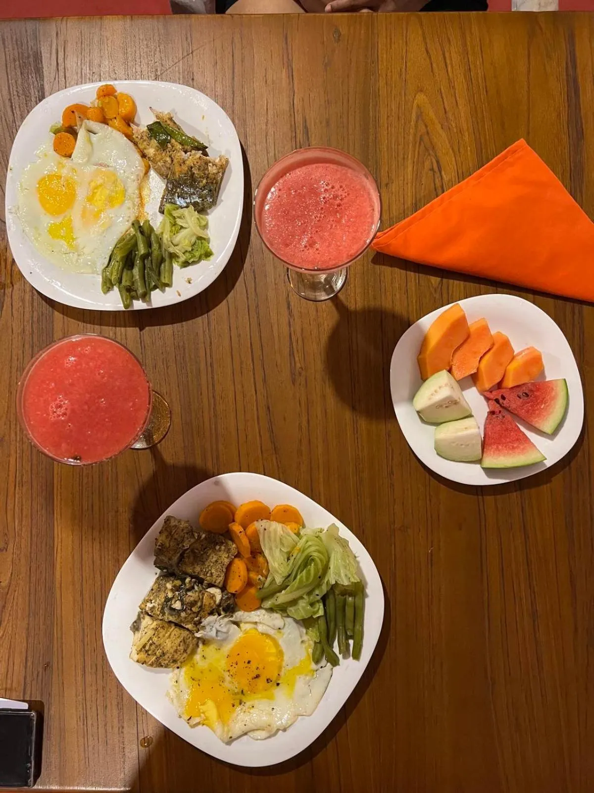 Food and drinks in One World Mirissa