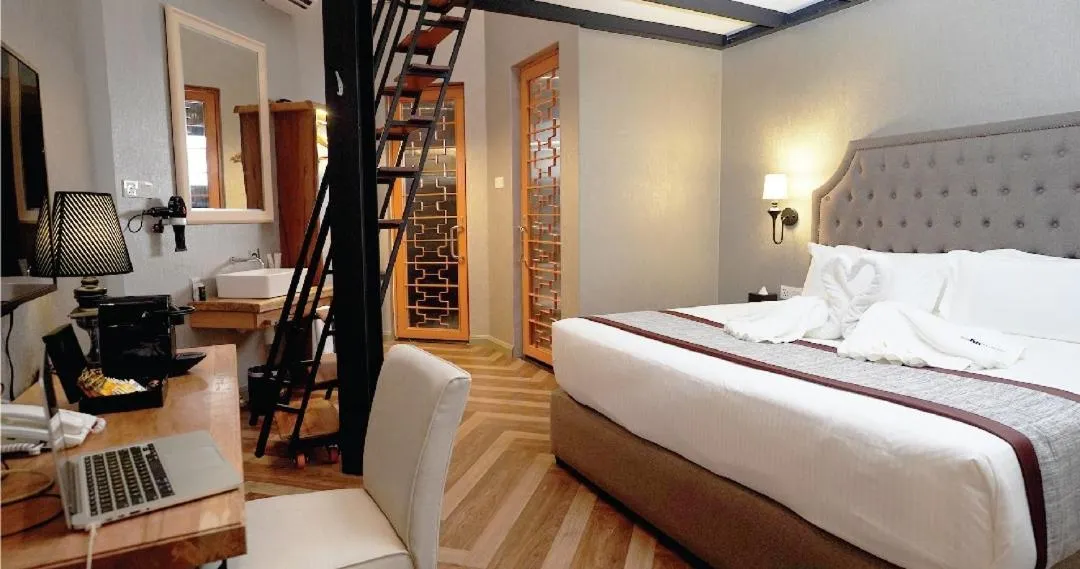 Bed in 1969 Business Suites @ Ipoh Garden