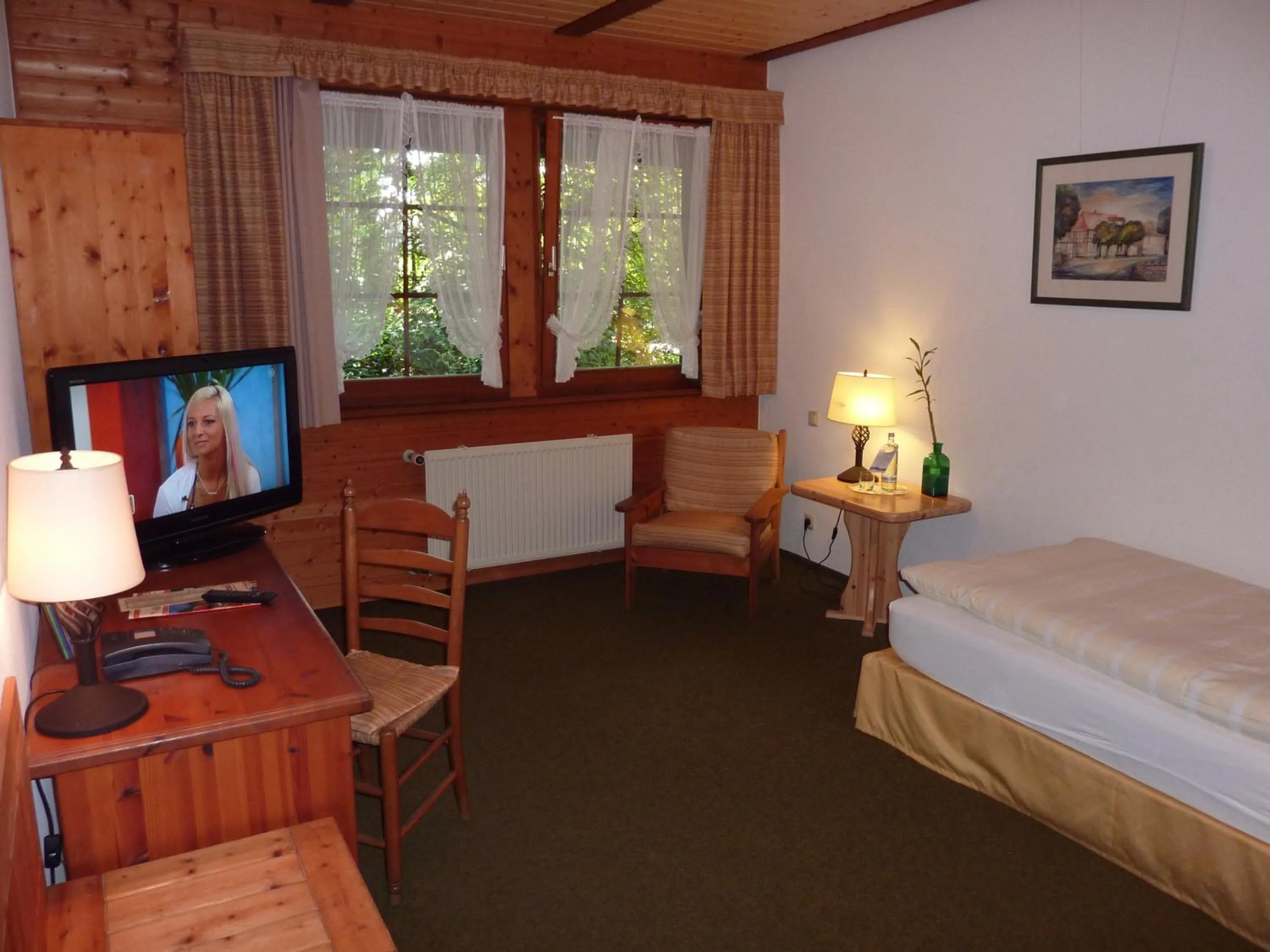 Single Room in Akzent Hotel Zur Wasserburg - Hotel Garni bed & breakfast