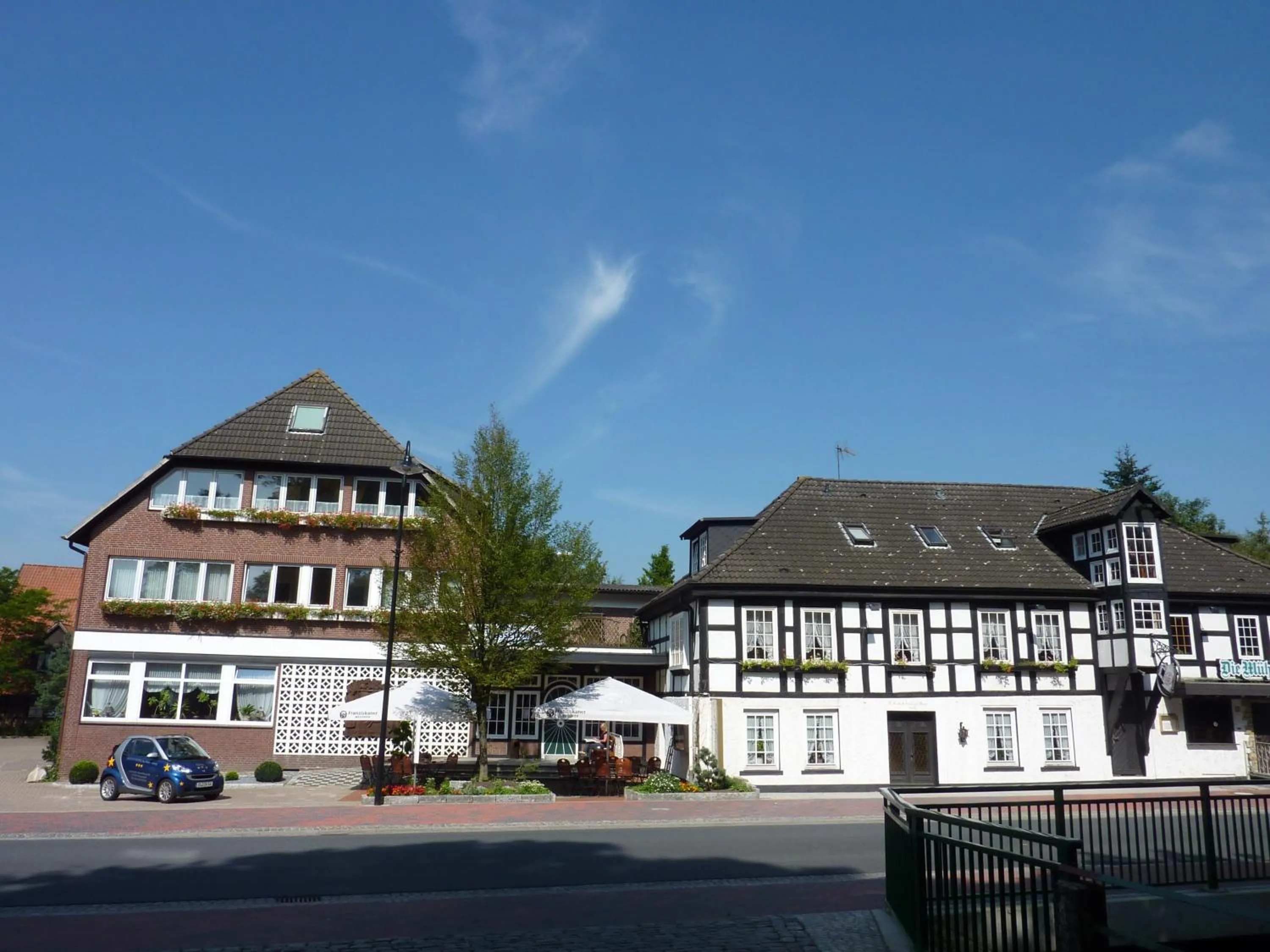 Facade/entrance in Akzent Hotel Zur Wasserburg - Hotel Garni bed & breakfast