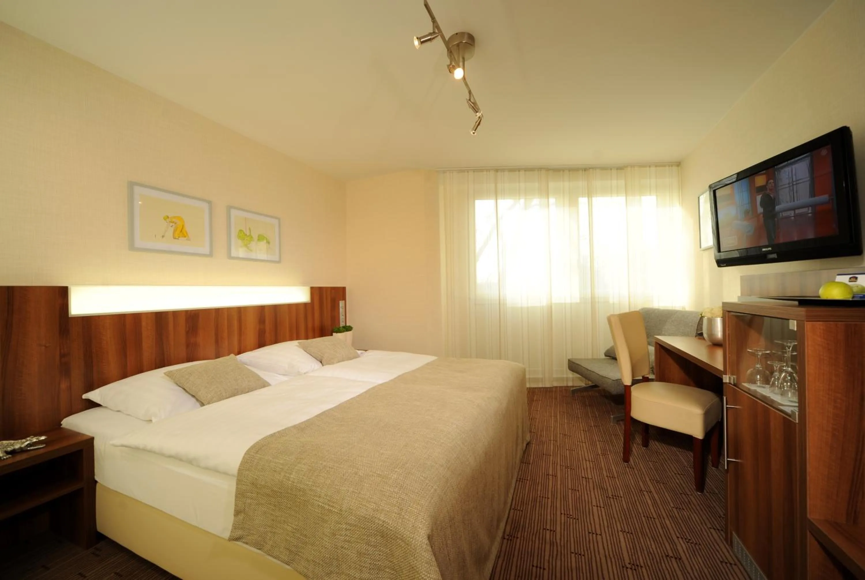 Photo of the whole room, Bed in Parkhotel Oberhausen